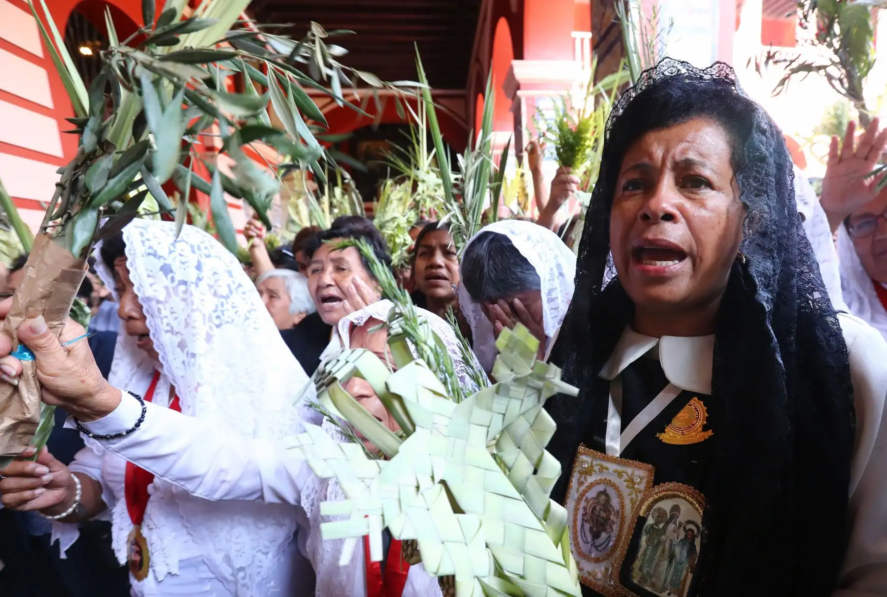 Los devotos cristianos participan en la celebración del Domingo de Ramos en la iglesia Santo Domingo ,Foto: ANDINA/Norman Córdova