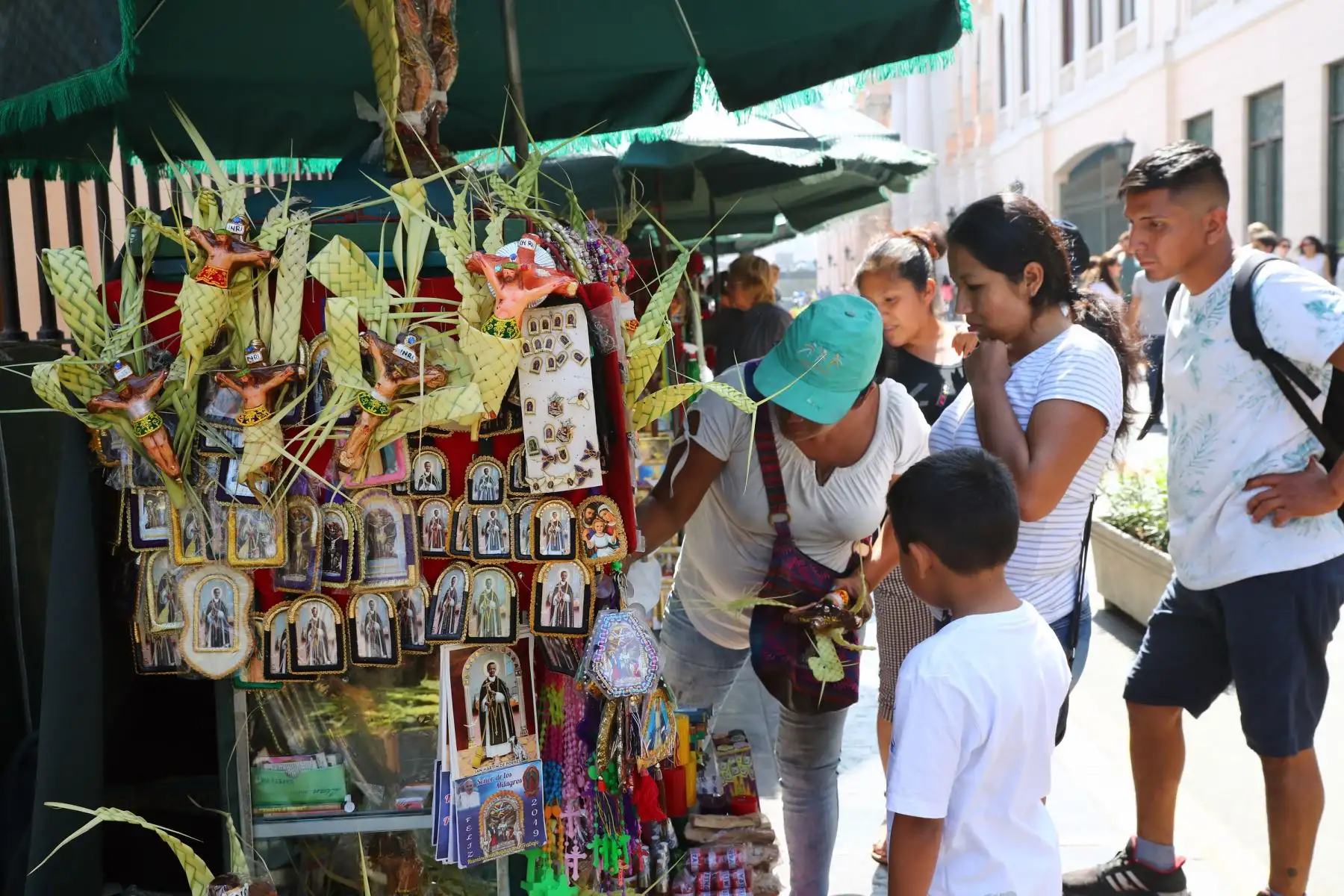 Los devotos cristianos participan en la celebración del Domingo de Ramos en la iglesia Santo Domingo ,Foto: ANDINA/Norman Córdova
