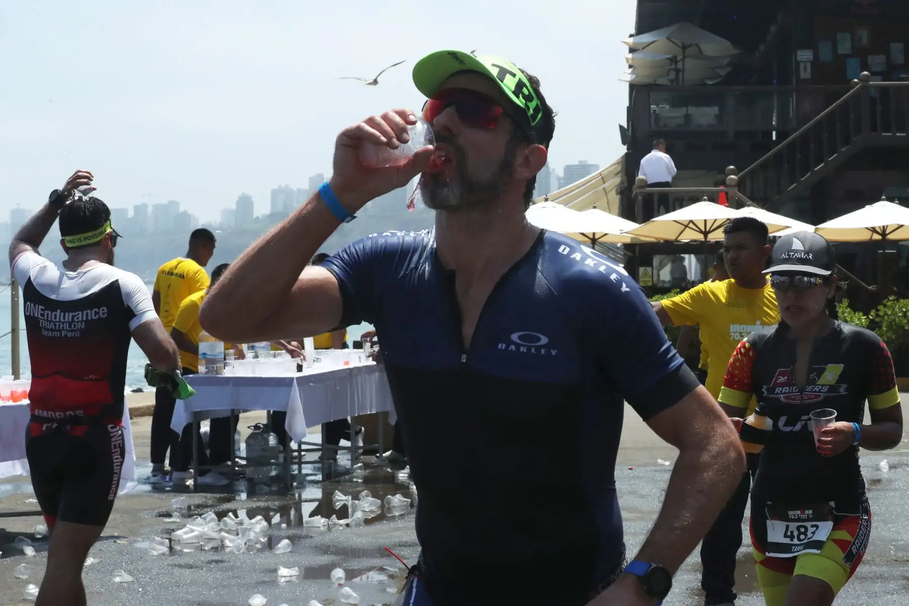 Los participantes en la triatlón IRONMAN 70.3 Perú 2109 compitieron en tres disciplinas: A nado 1.2 millas, recorrieron en bicicleta 90 kilometros y a trote 21 kilometros. El recorrido se realizó a lo largo de la costa verde. Foto: ANDINA/Melina Mejía