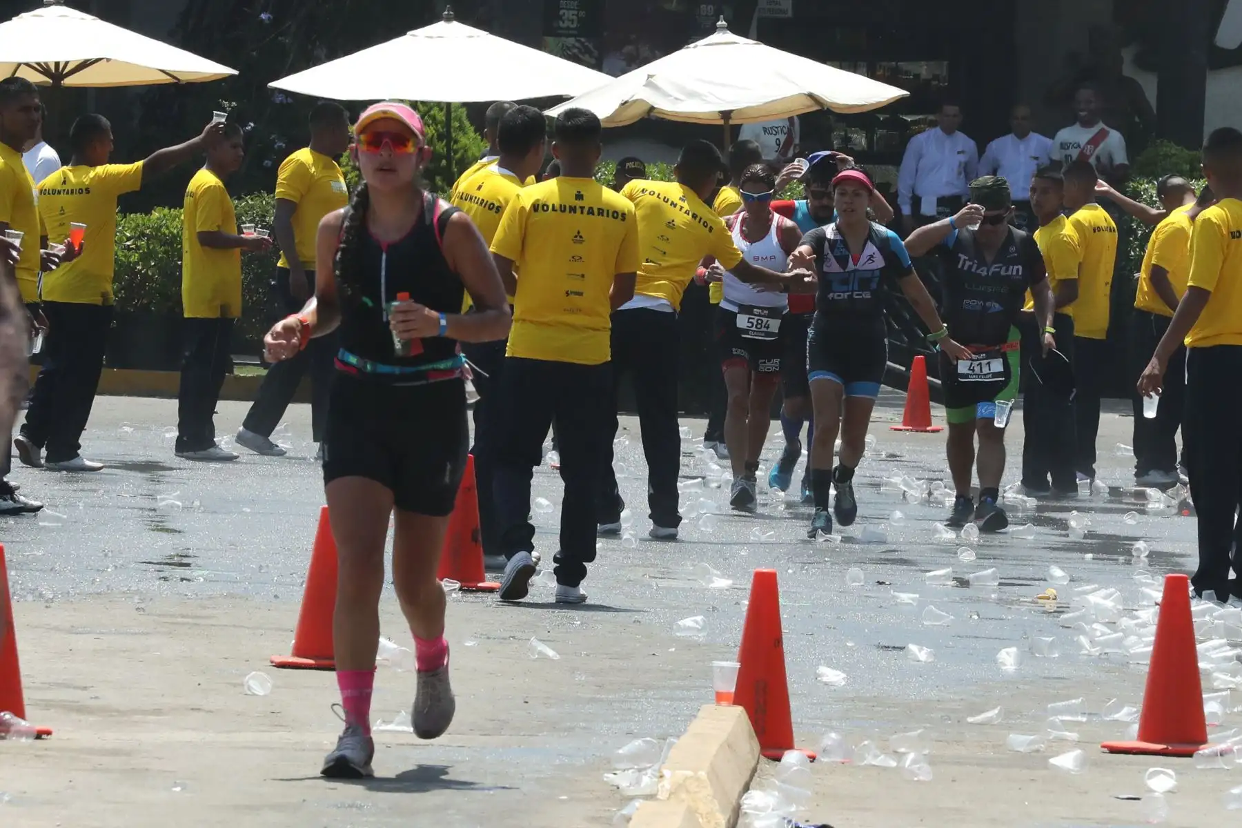 Los participantes en la triatlón IRONMAN 70.3 Perú 2109 compitieron en tres disciplinas: A nado 1.2 millas, recorrieron en bicicleta 90 kilometros y a trote 21 kilometros. El recorrido se realizó a lo largo de la costa verde. Foto: ANDINA/Melina Mejía