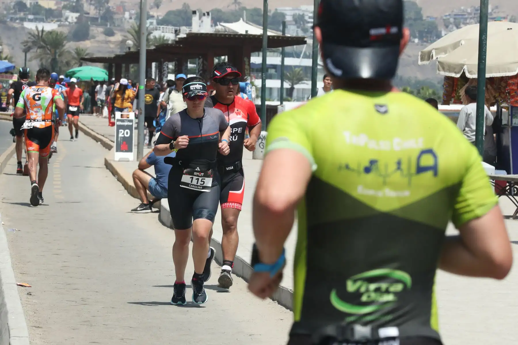 Los participantes en la triatlón IRONMAN 70.3 Perú 2109 compitieron en tres disciplinas: A nado 1.2 millas, recorrieron en bicicleta 90 kilometros y a trote 21 kilometros. El recorrido se realizó a lo largo de la costa verde. Foto: ANDINA/Melina Mejía
