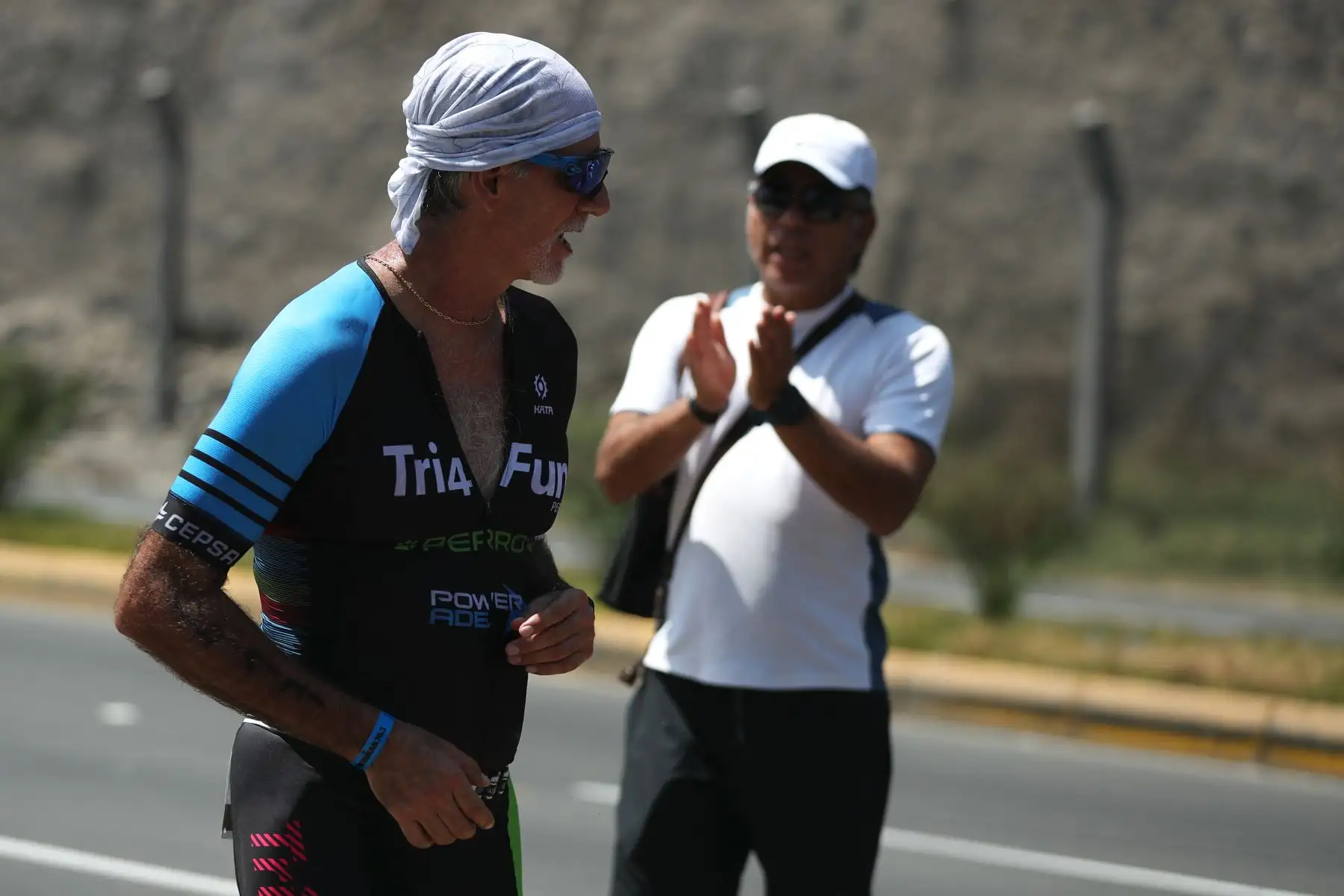 Los participantes en la triatlón IRONMAN 70.3 Perú 2109 compitieron en tres disciplinas: A nado 1.2 millas, recorrieron en bicicleta 90 kilometros y a trote 21 kilometros. El recorrido se realizó a lo largo de la costa verde. Foto: ANDINA/Melina Mejía