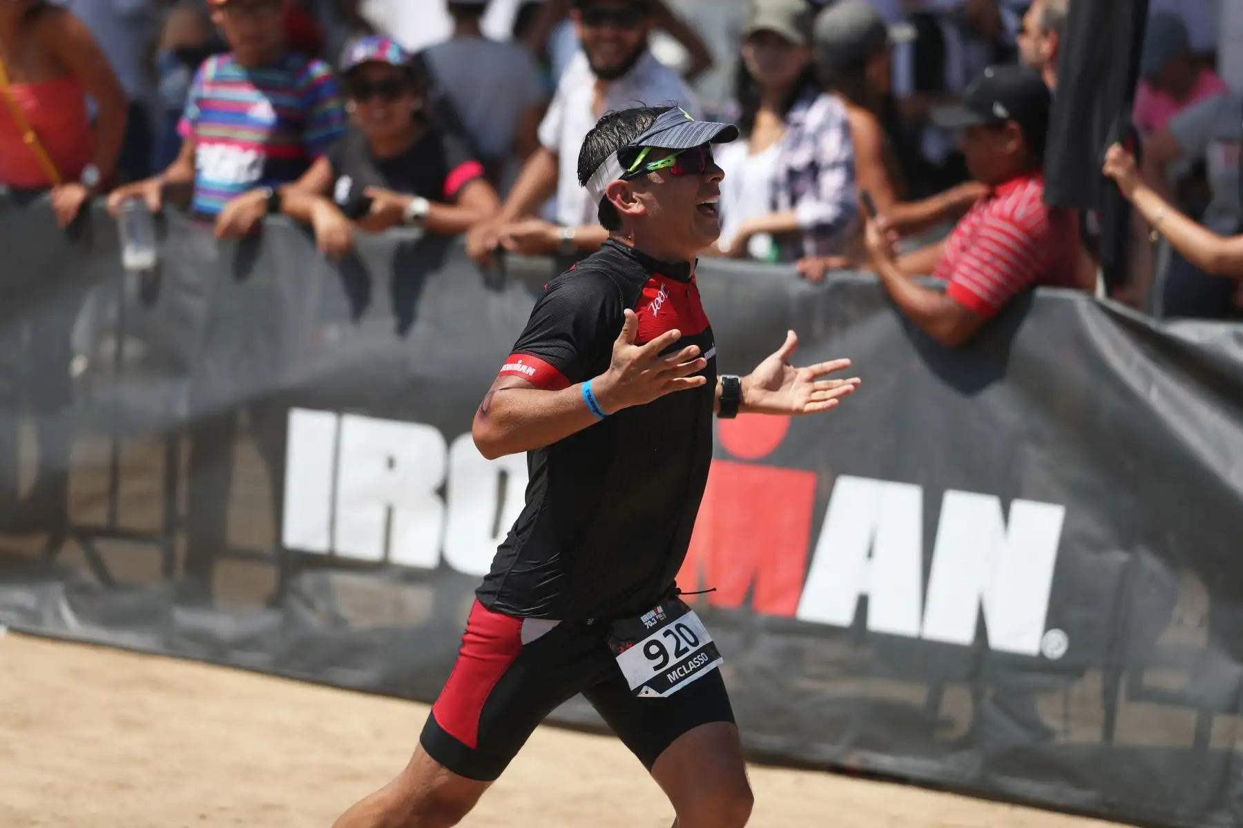 Los participantes en la triatlón IRONMAN 70.3 Perú 2109 compitieron en tres disciplinas: A nado 1.2 millas, recorrieron en bicicleta 90 kilometros y a trote 21 kilometros. El recorrido se realizó a lo largo de la costa verde. Foto: ANDINA/Melina Mejía