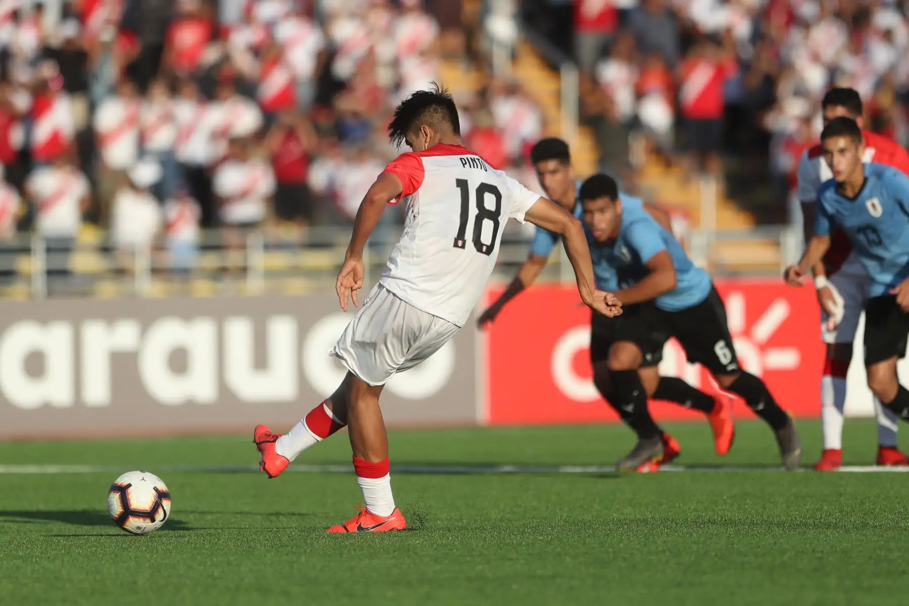 Perú derrotó por 3-2 a Uruguay con dos goles de Manuel Pinto y Daniel Llontop.

Foto: ANDINA/Juan Carlos Guzmán Negrini