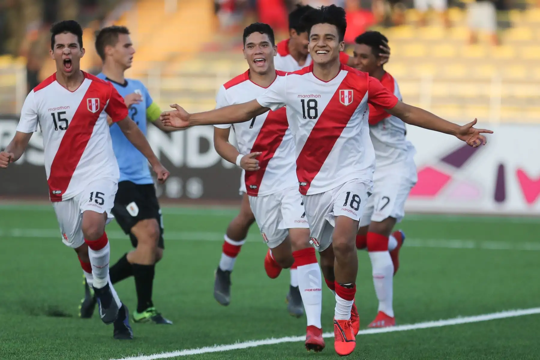 Perú derrotó por 3-2 a Uruguay con dos goles de Manuel Pinto y Daniel Llontop.

Foto: ANDINA/Juan Carlos Guzmán Negrini