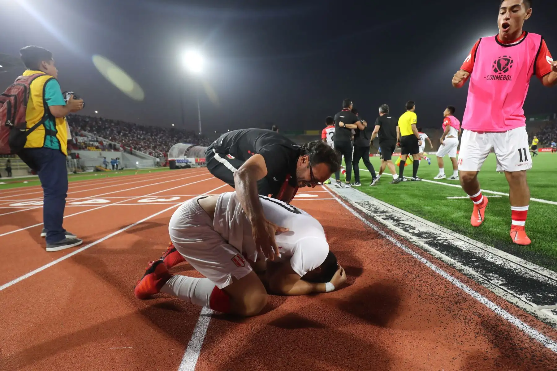 Perú derrotó por 3-2 a Uruguay con dos goles de Manuel Pinto y uno de Daniel Llontop.

Foto: ANDINA/Juan Carlos Guzmán Negrini