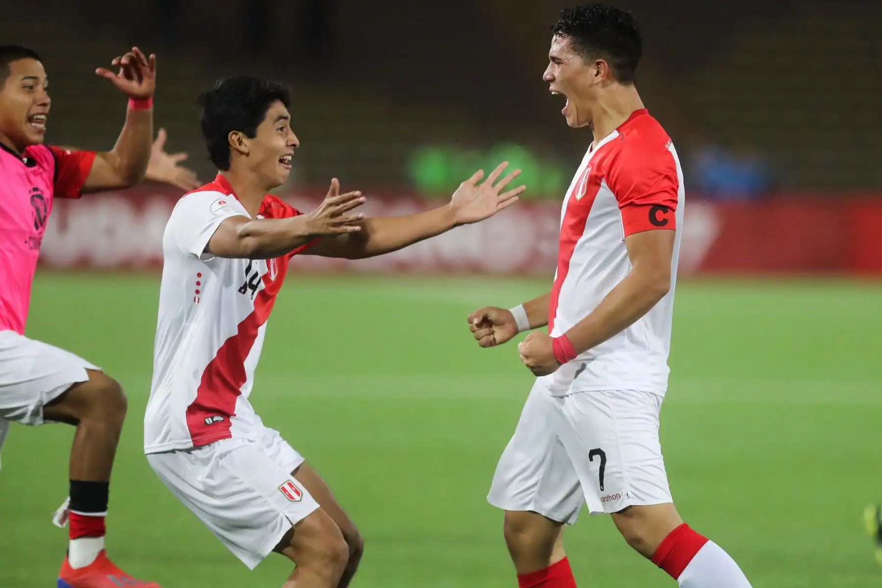 Perú derrotó por 3-2 a Uruguay con dos goles de Manuel Pinto y uno de Daniel Llontop.

Foto: ANDINA/Juan Carlos Guzmán Negrini