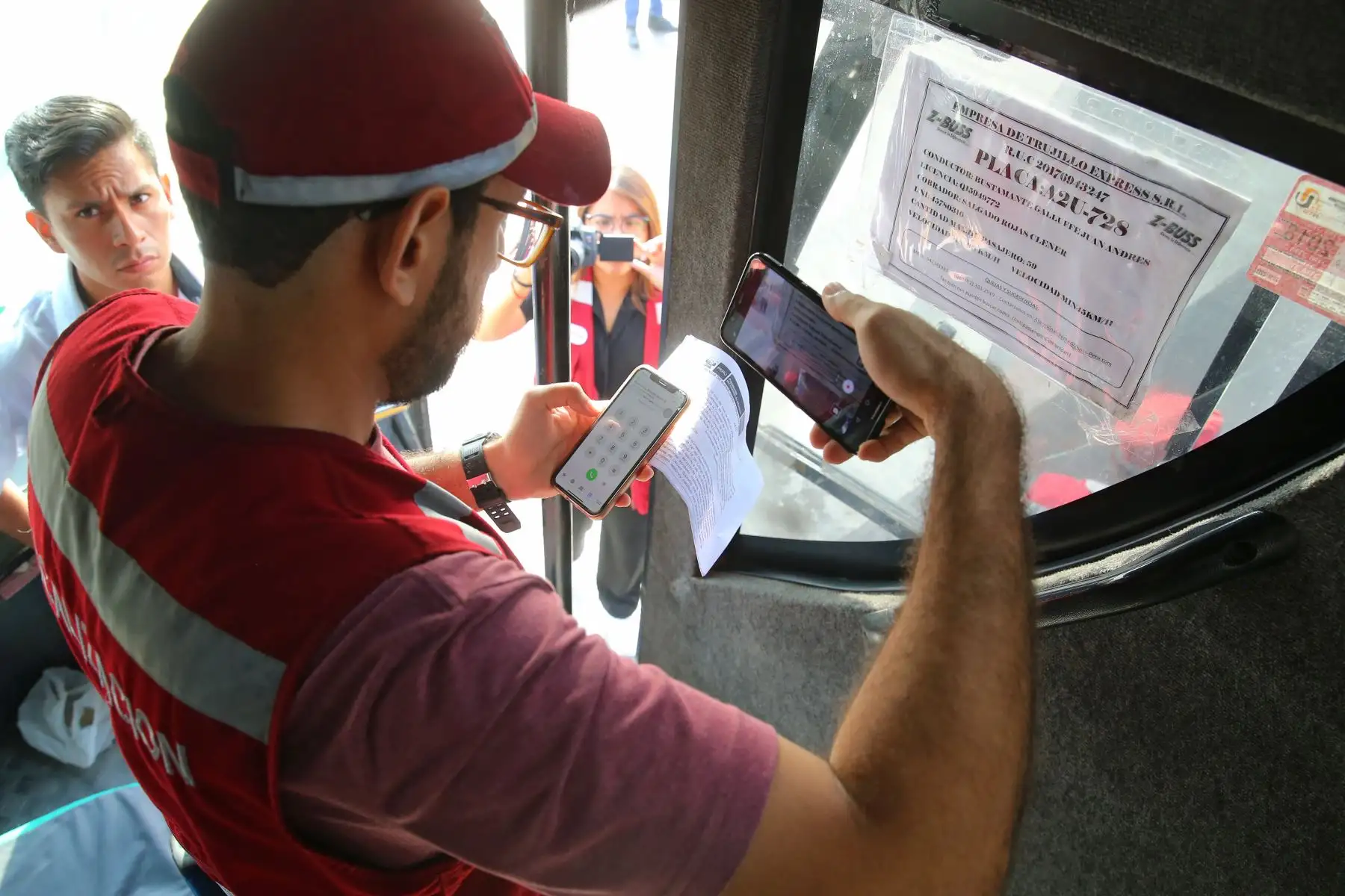 Indecopi, la Sutran y la Policía Fiscal, realizan Megaoperativo, a los servicio de transporte terrestre de pasajeros de rutas nacionales ante los próximos feriados largos por Semana Santa. Foto: ANDINA/Vidal Tarqui