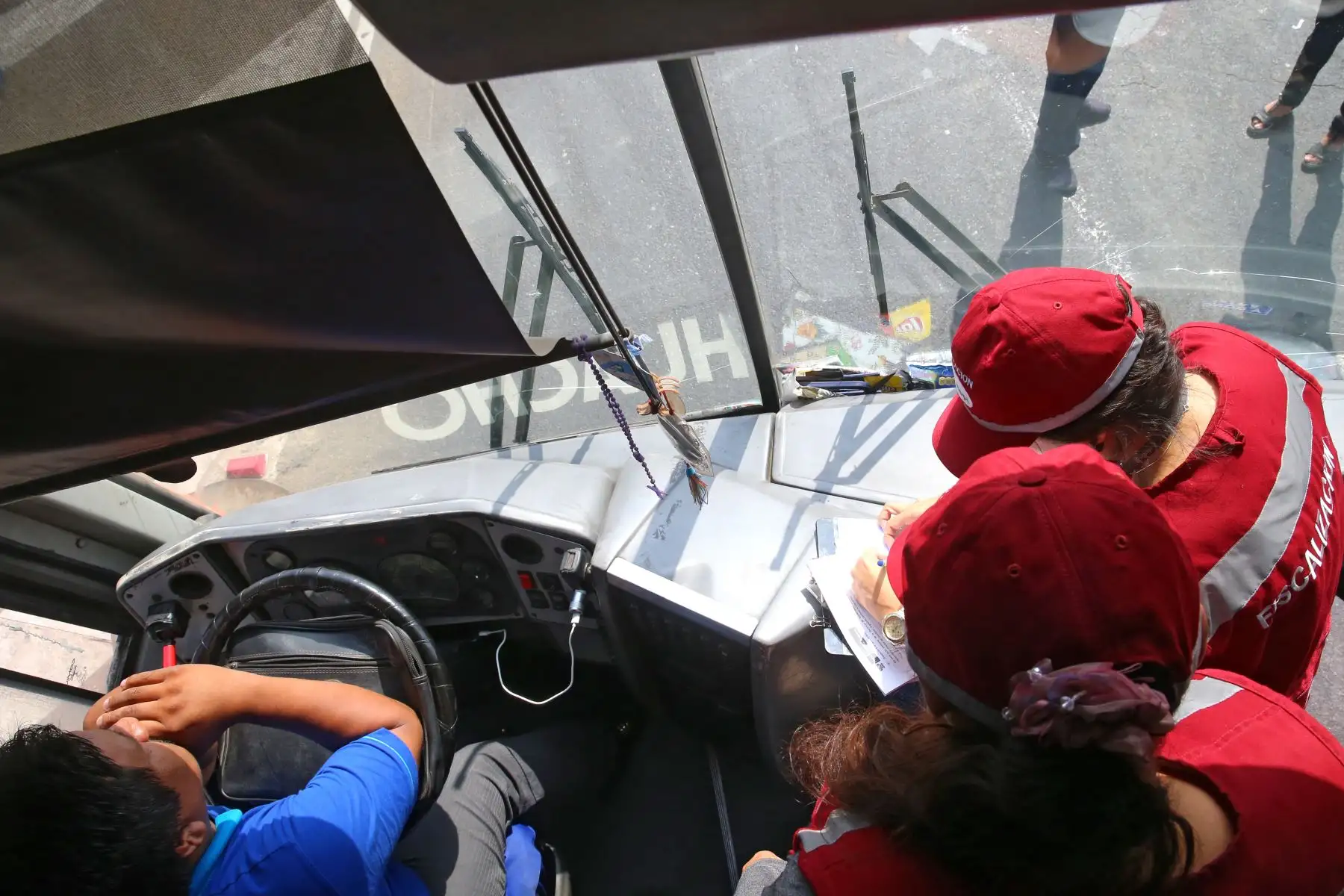 Indecopi, la Sutran y la Policía Fiscal, realizan Megaoperativo, Conjunto de fiscalización al servicio de transporte terrestre de pasajeros de rutas nacionales ante los proximidad del  feriados largos por Semana Santa. Foto: ANDINA/Vidal Tarqui