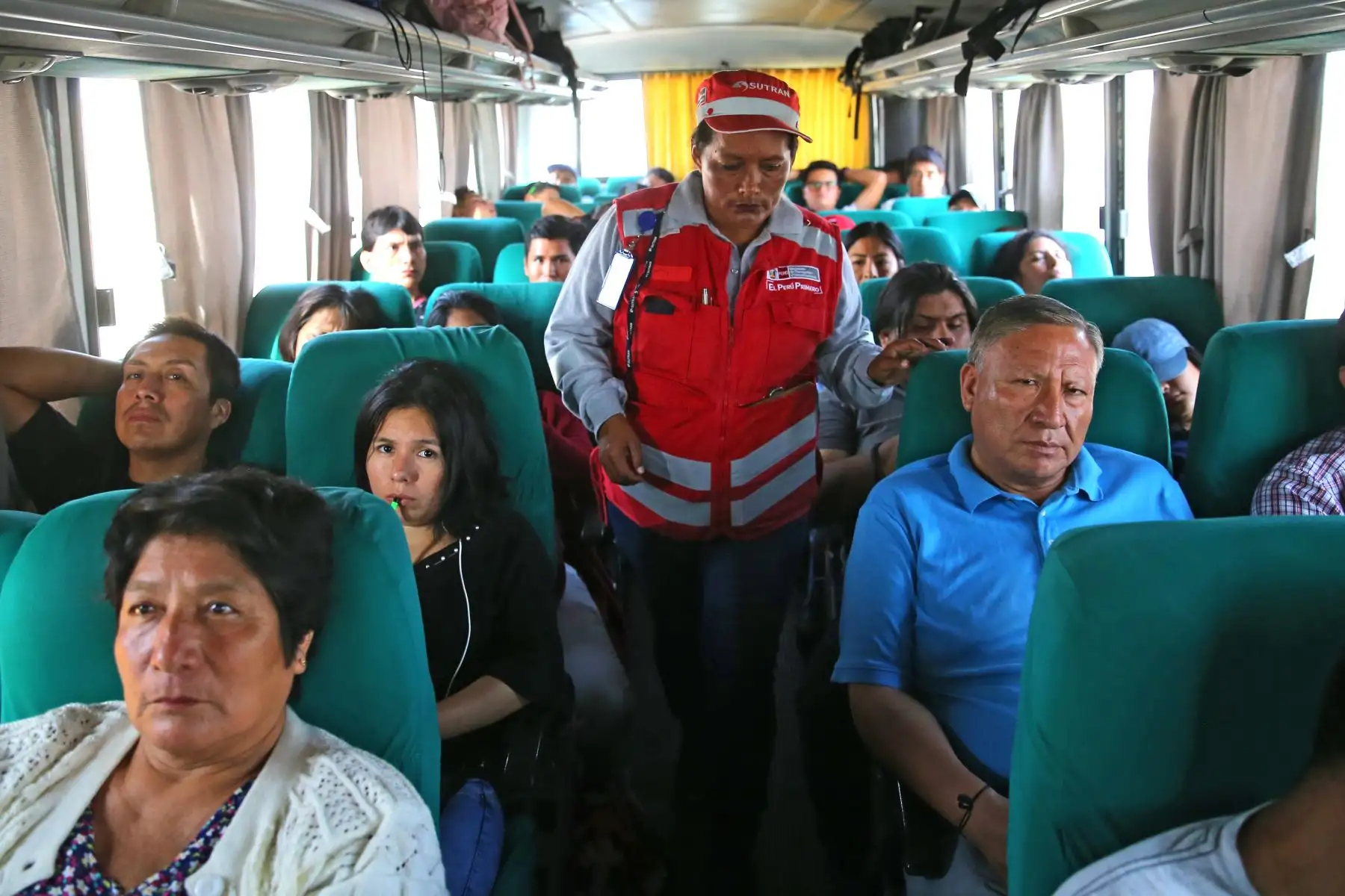 Indecopi, la Sutran y la Policía Fiscal, realizan Megaoperativo, Conjunto de fiscalización al servicio de transporte terrestre de pasajeros de rutas nacionales ante los proximidad del  feriados largos por Semana Santa. Foto: ANDINA/Vidal Tarqui