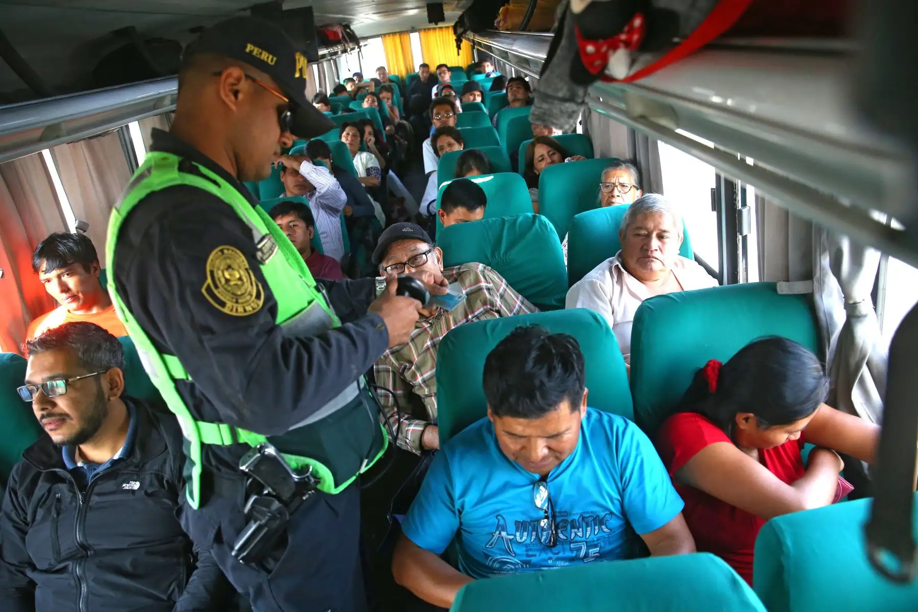 Indecopi, la Sutran y la Policía Fiscal, realizan Megaoperativo, Conjunto de fiscalización al servicio de transporte terrestre de pasajeros de rutas nacionales ante los proximidad del  feriados largos por Semana Santa. Foto: ANDINA/Vidal Tarqui