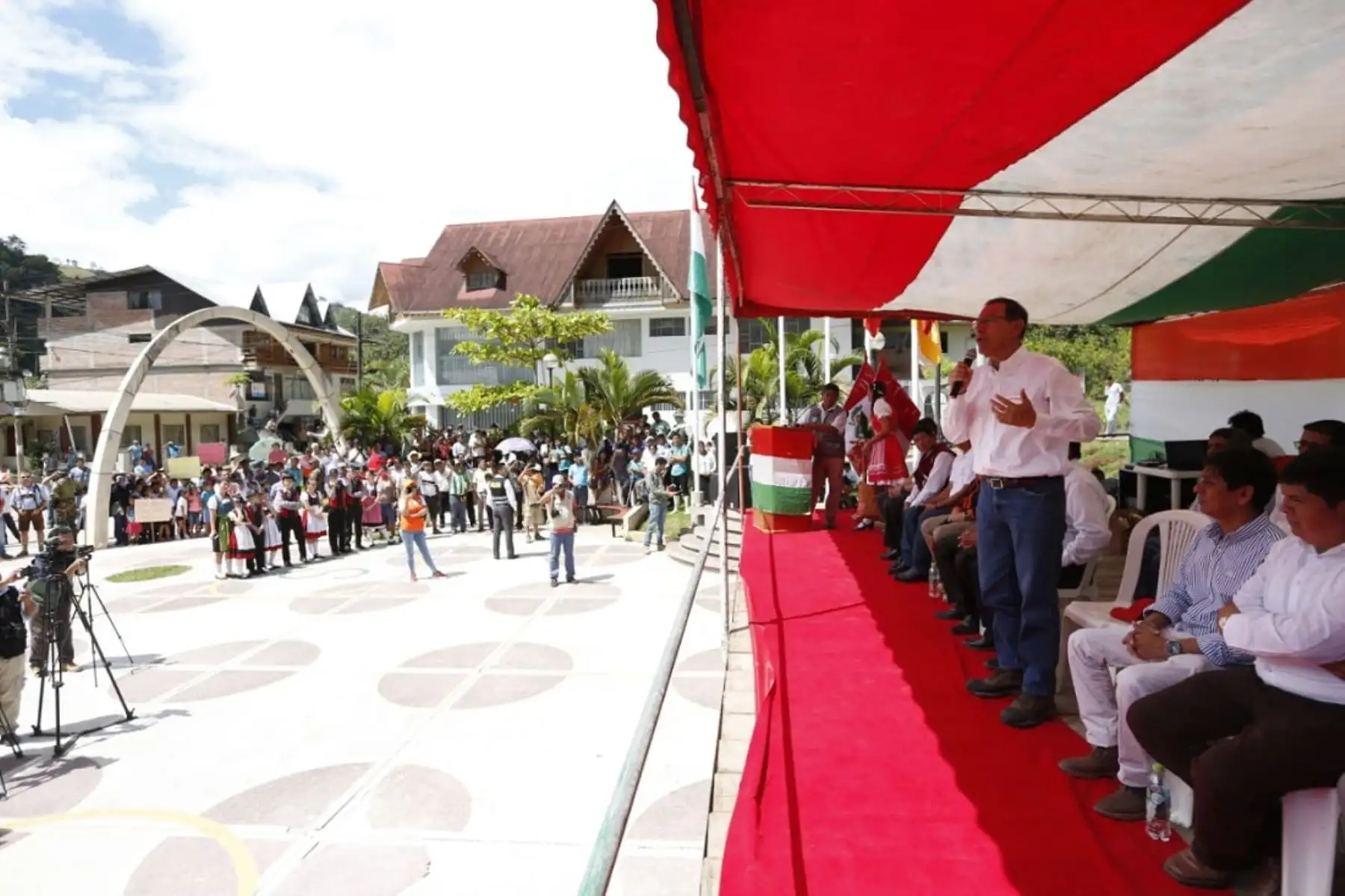 Jefe del Estado cumple actividades oficiales en Oxapampa, región Pasco.