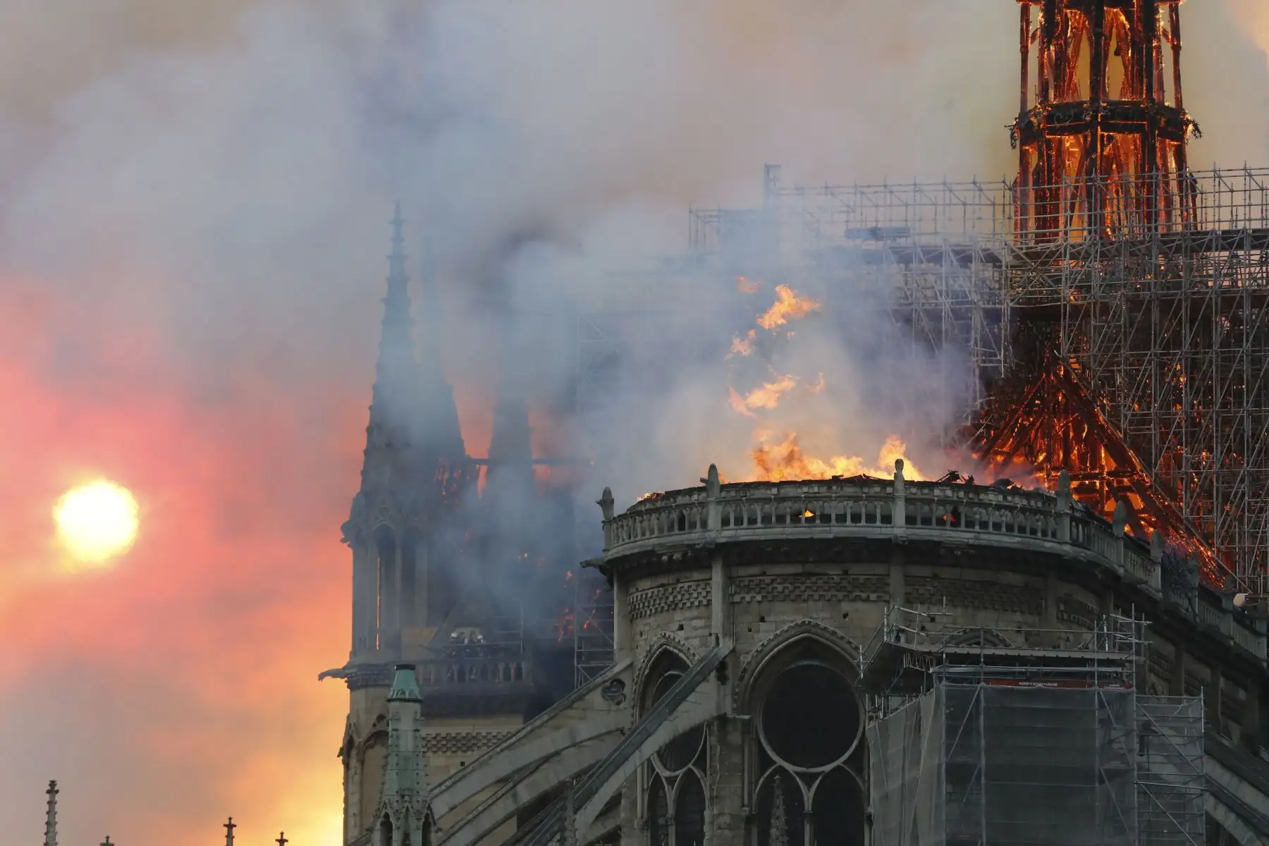 Se incendia la catedral de Notre Dame de París. Foto: AFP