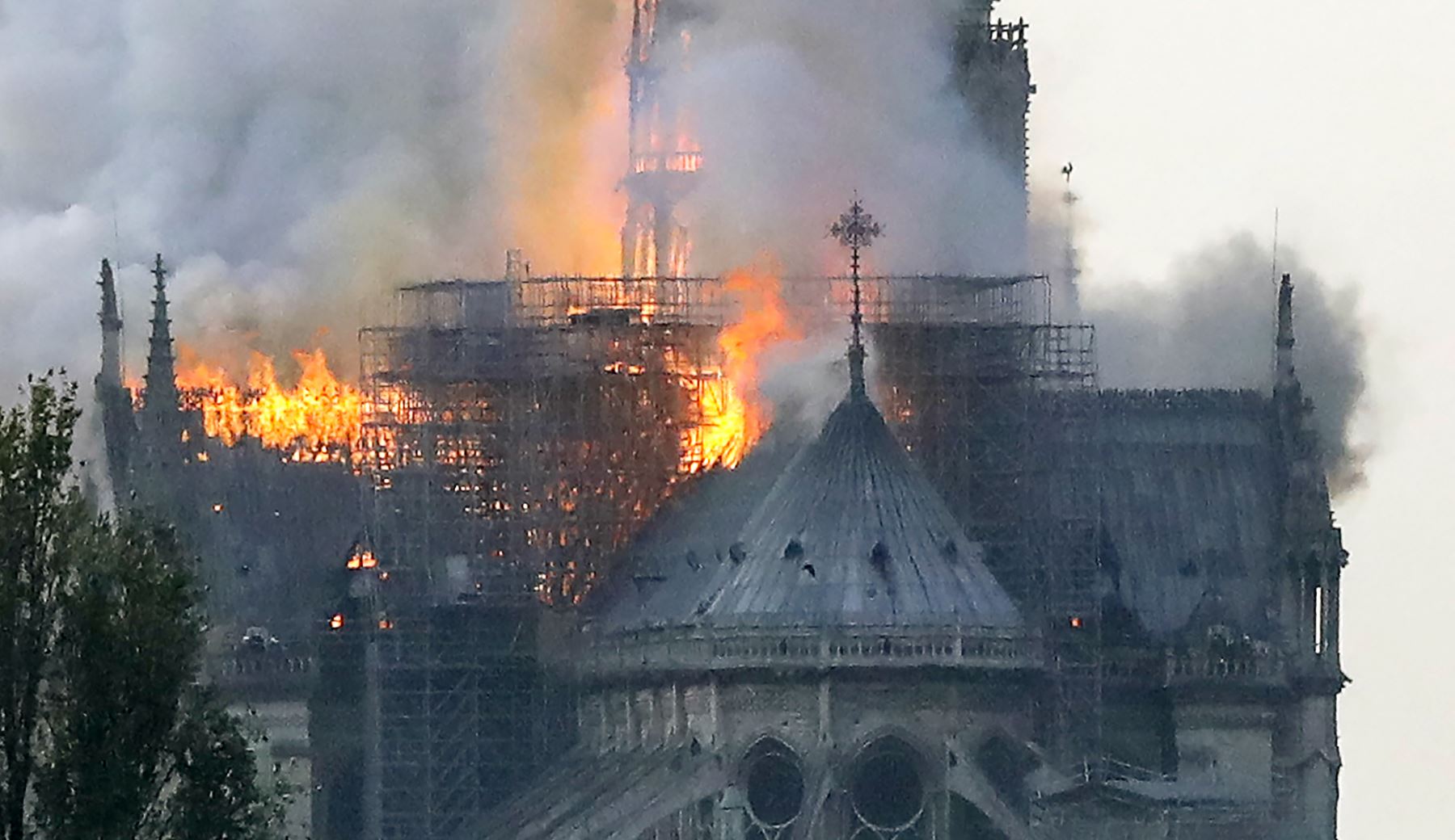 Se incendia la catedral de Notre Dame de París. Foto: AFP