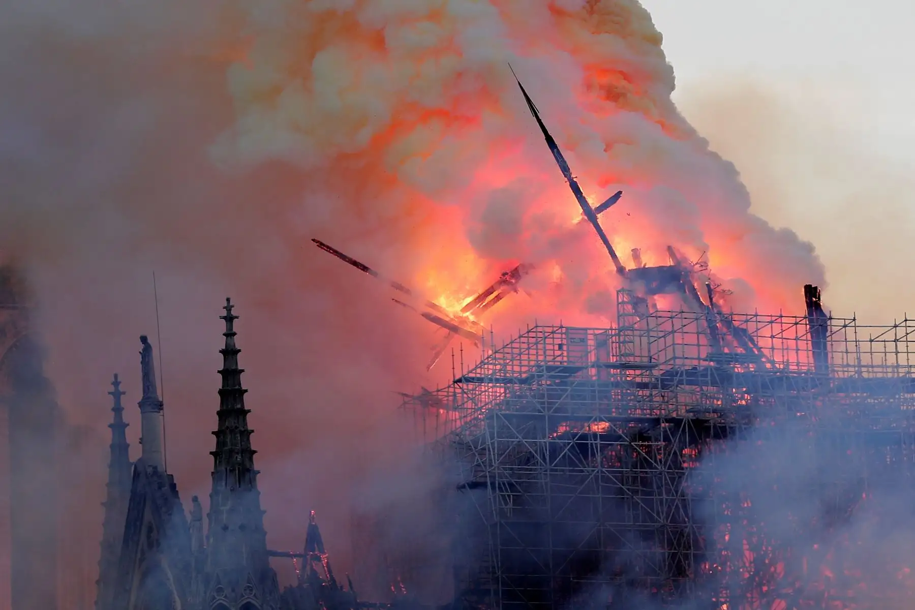 Se incendia la catedral de Notre Dame de París. Foto: EFE