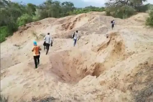 Un grupo de presuntos huaqueros que se encontraba realizando excavaciones en la parte alta de la zona arqueológica La Humedad, en el  distrito Cayaltí, región Lambayeque, logró escapar ante la llegada de personal de la Unidad Ejecutora 005 Naylamp-Lambayeque (UE005) del Ministerio de Cultura.
