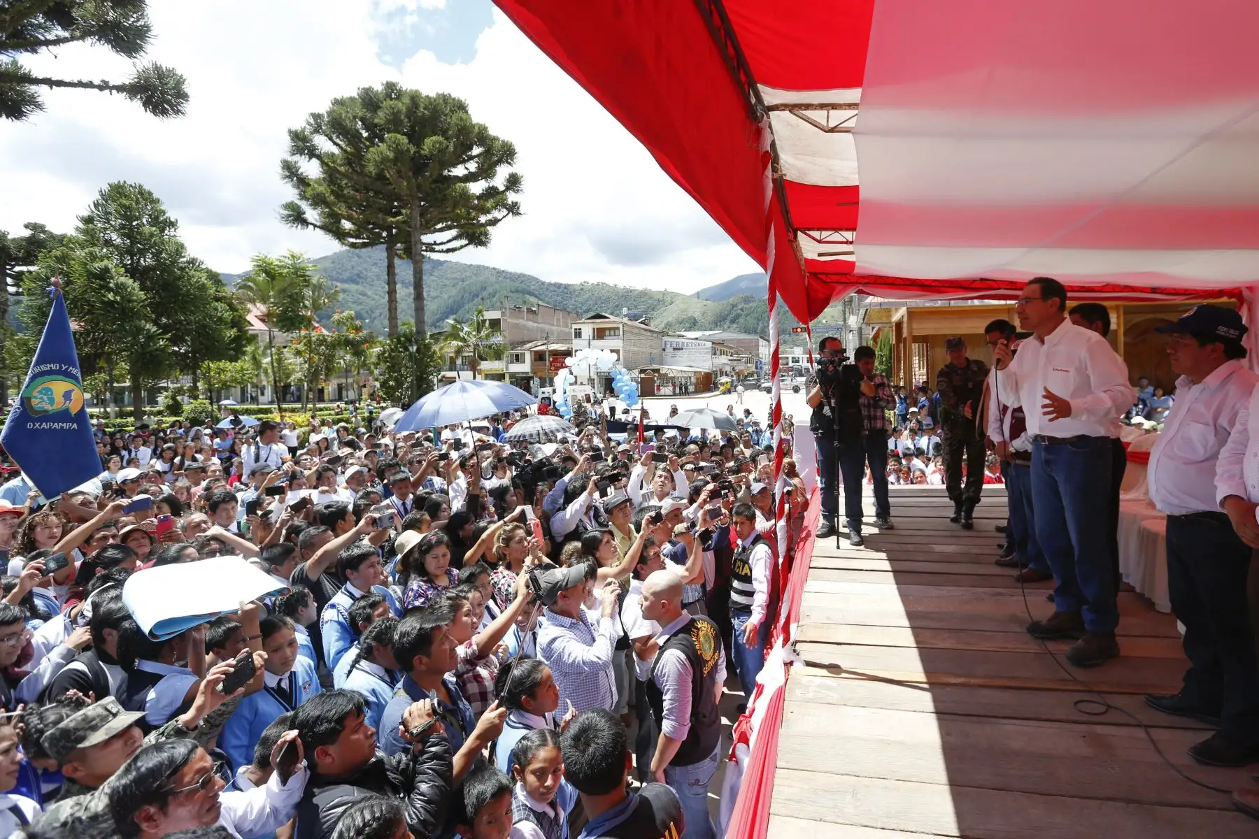 Jefe de Estado,Martín Vizcarra se reúne con la población y autoridades de Oxapampa y Pozuzo en la región Pasco.Foto: ANDINA/Carla Patiño/Prensa Presidencia
