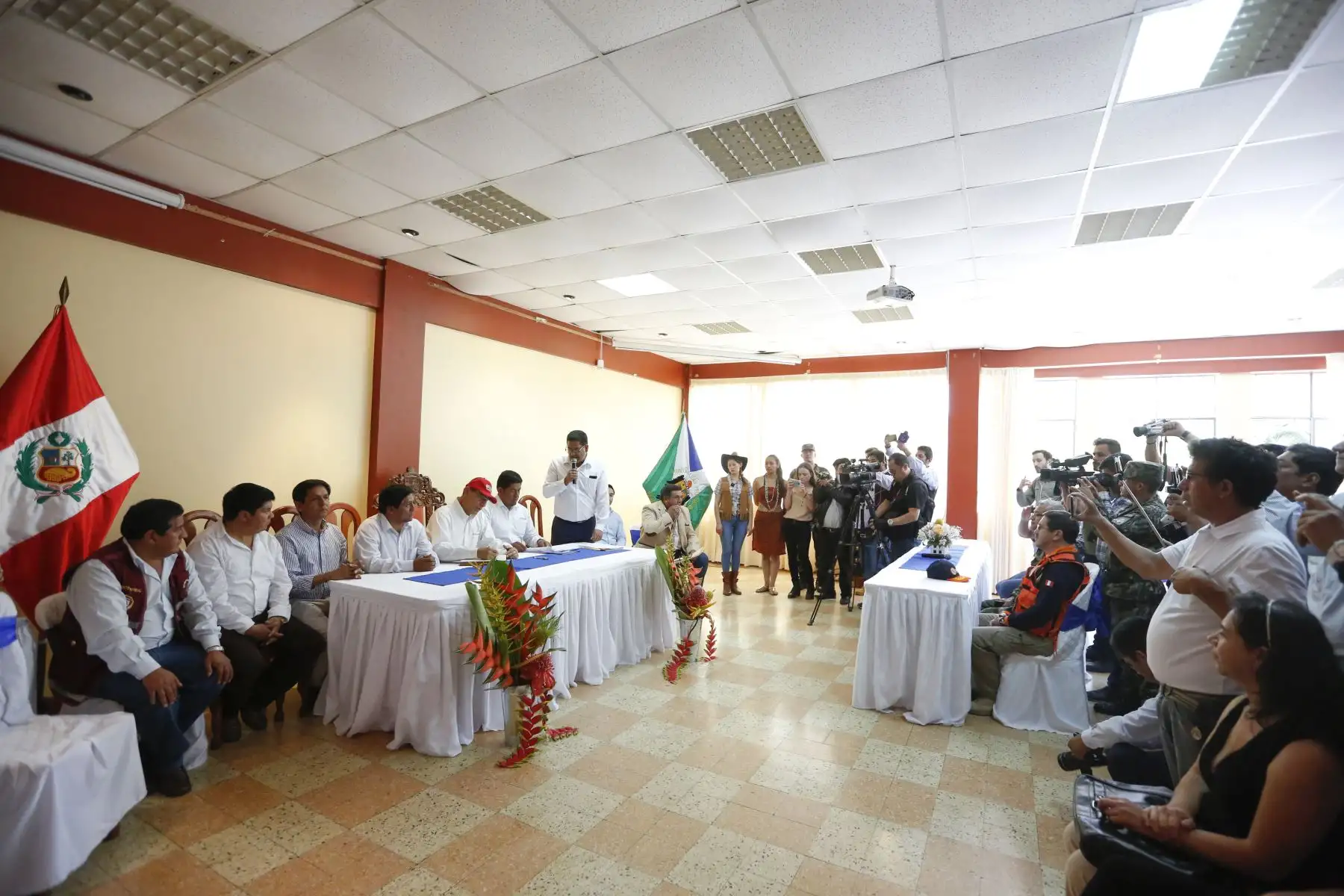 Jefe de Estado,Martín Vizcarra se reúne con la población y autoridades de Oxapampa y Pozuzo en la región Pasco.Foto: ANDINA/Carla Patiño/Prensa Presidencia