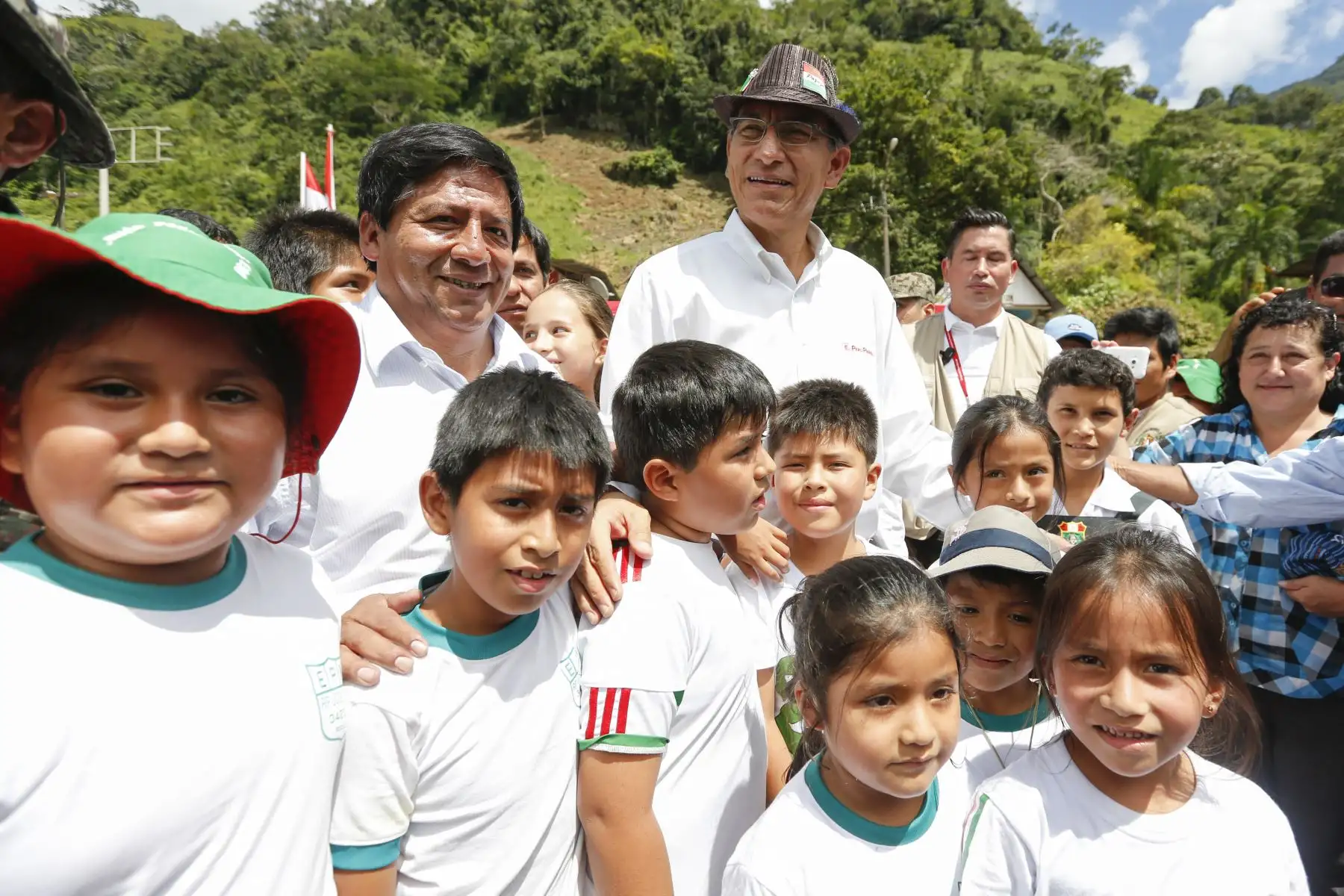 Jefe de Estado,Martín Vizcarra se reúne con la población y autoridades de Oxapampa y Pozuzo en la región Pasco.Foto: ANDINA/Carla Patiño/Prensa Presidencia