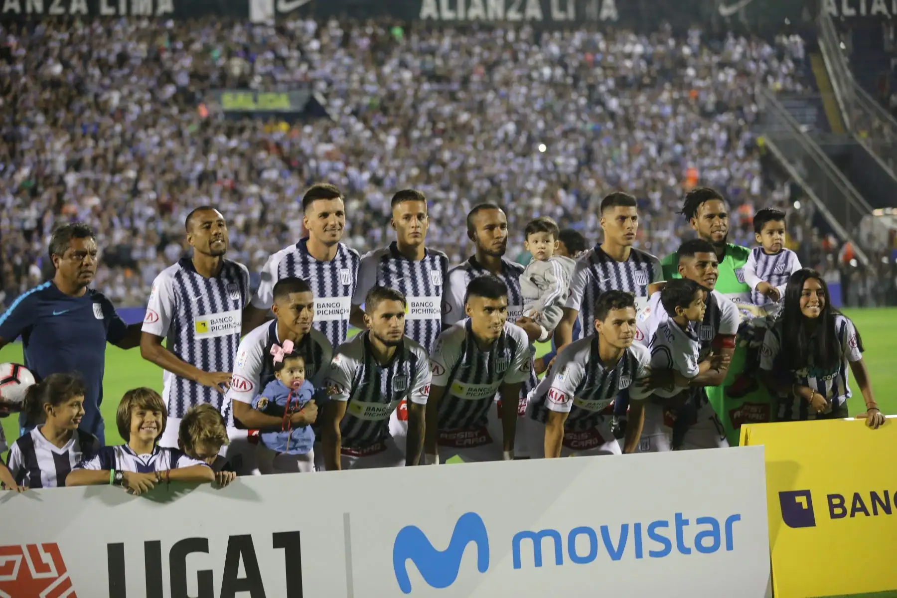 Equipo titular de Alianza Lima en el primer Clásico del año del fútbol peruano, en la fecha nueve de la Liga 1 Movistar. Foto: ANDINA/Jhony Laurente
