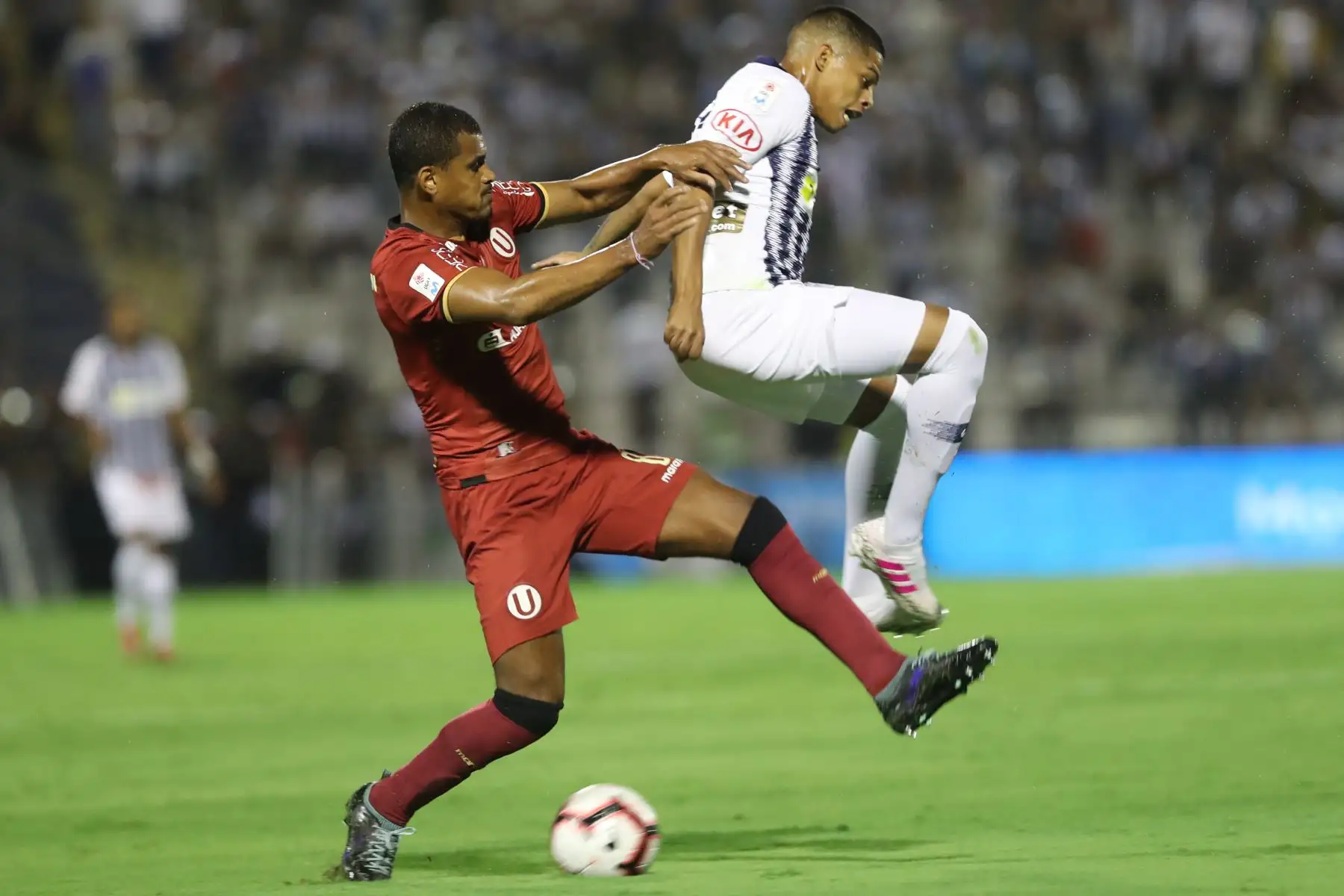 Alianza Lima. pierde 3 -2 frente a Universitario por el primer Clásico del año del fútbol peruano, por la fecha nueve de la Liga 1 Movistar. 

Foto: ANDINA/Juan Carlos Guzmán Negrini
