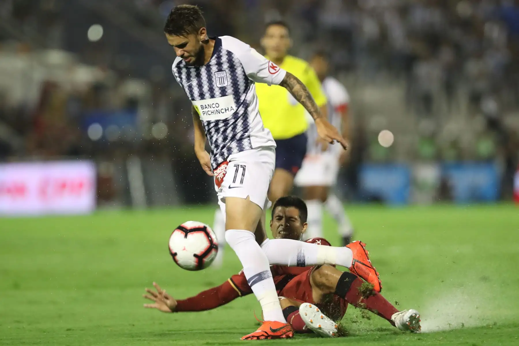 Alianza Lima. pierde 3 -2 frente a Universitario por el primer Clásico del año del fútbol peruano, por la fecha nueve de la Liga 1 Movistar. 

Foto: ANDINA/Juan Carlos Guzmán Negrini