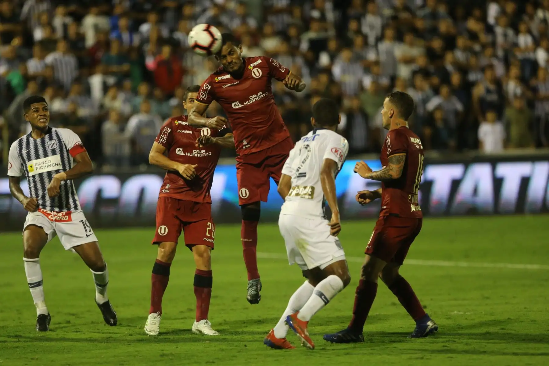 Alianza Lima pierde 3-2 frente a  Universitario por el primer Clásico del año del fútbol peruano, en la fecha nueve de la Liga 1 Movistar. Foto: ANDINA/Jhony Laurente