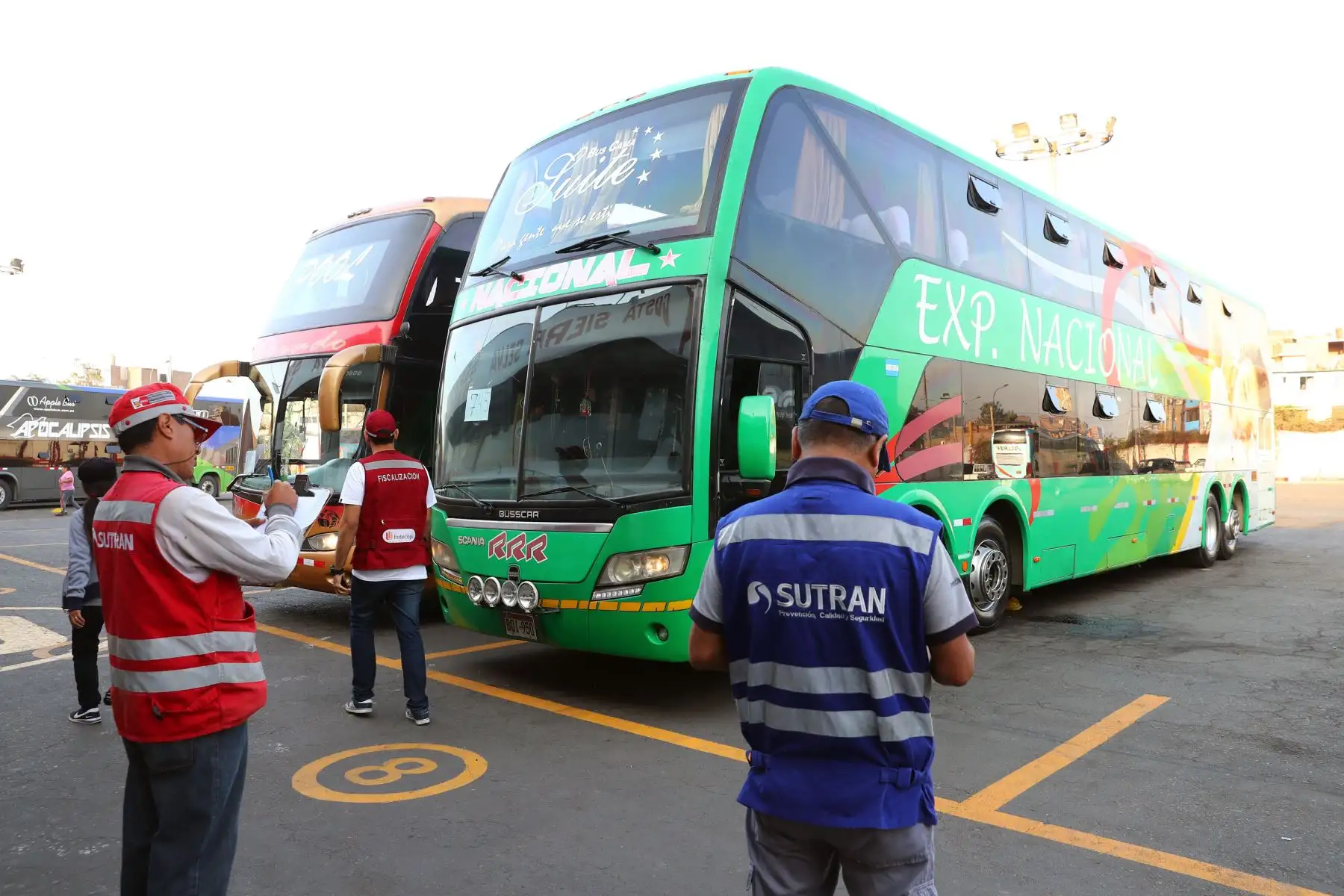 Sutran , brinda recomendaciones  a conductores y pasajeros  a fin de que puedan tener un viaje seguro y eviten accidentes en las vías nacionales en el terminal terrestre Molina (Yerbateros). Foto: ANDINA/Norman Córdova