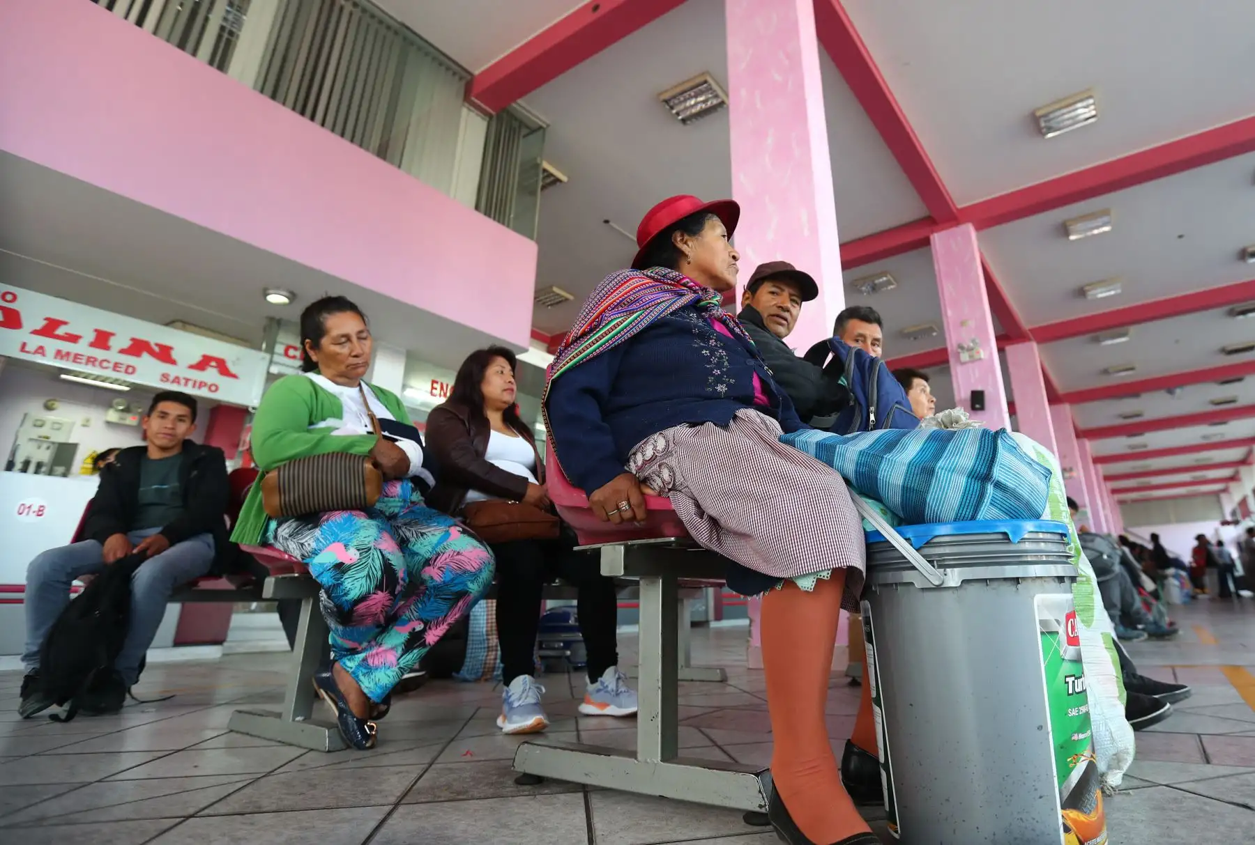 Sutran , brinda recomendaciones  a conductores y pasajeros  a fin de que puedan tener un viaje seguro y eviten accidentes en las vías nacionales en el terminal terrestre Molina (Yerbateros). Foto: ANDINA/Norman Córdova