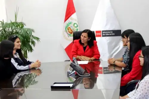Campeonas de matemáticas visitaron a ministra de Educación, Flor Pablo. Foto: Andina