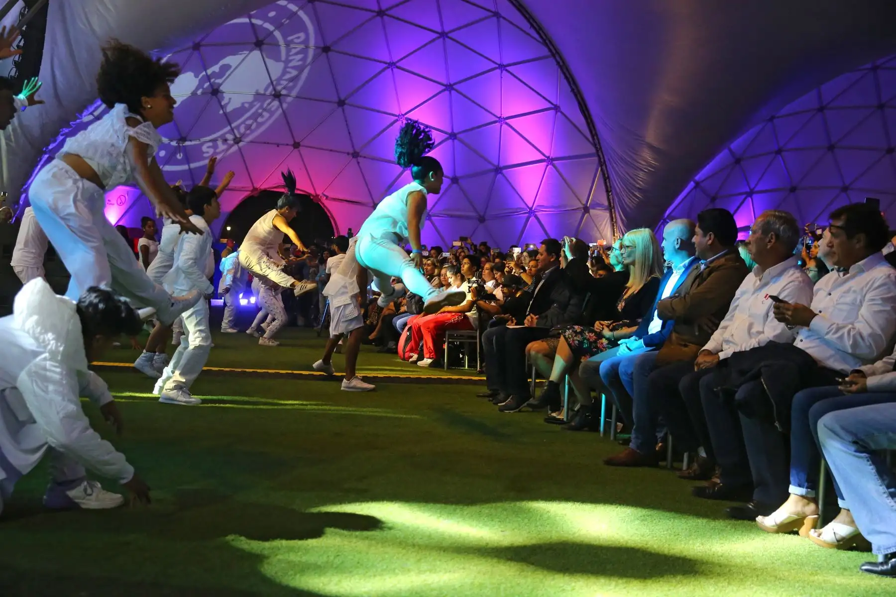 Con gran jubilo los diversos artistas participan en la serenata a 100 días de los juegos Lima 2019. Foto: ANDINA/Vidal Tarqui