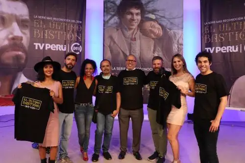 Elenco de la serie El último bastión Cortesía