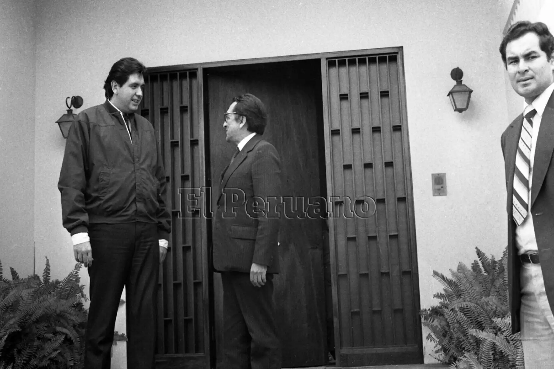 Lima - 12 julio 1985. El presidente electo Alan García Pérez sostuvo una reunión con el alcalde de Lima y líder de la Izquierda Unida, Alfonso Barrantes Lingán.
Foto: Archivo Diario El Peruano