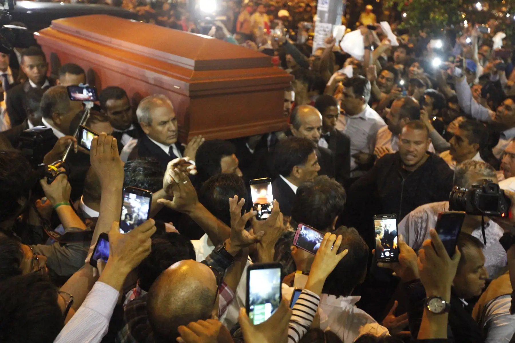 El féretro de Alan Garcia es recibido en la casa del pueblo.  Foto: ANDINA/Melina Mejía