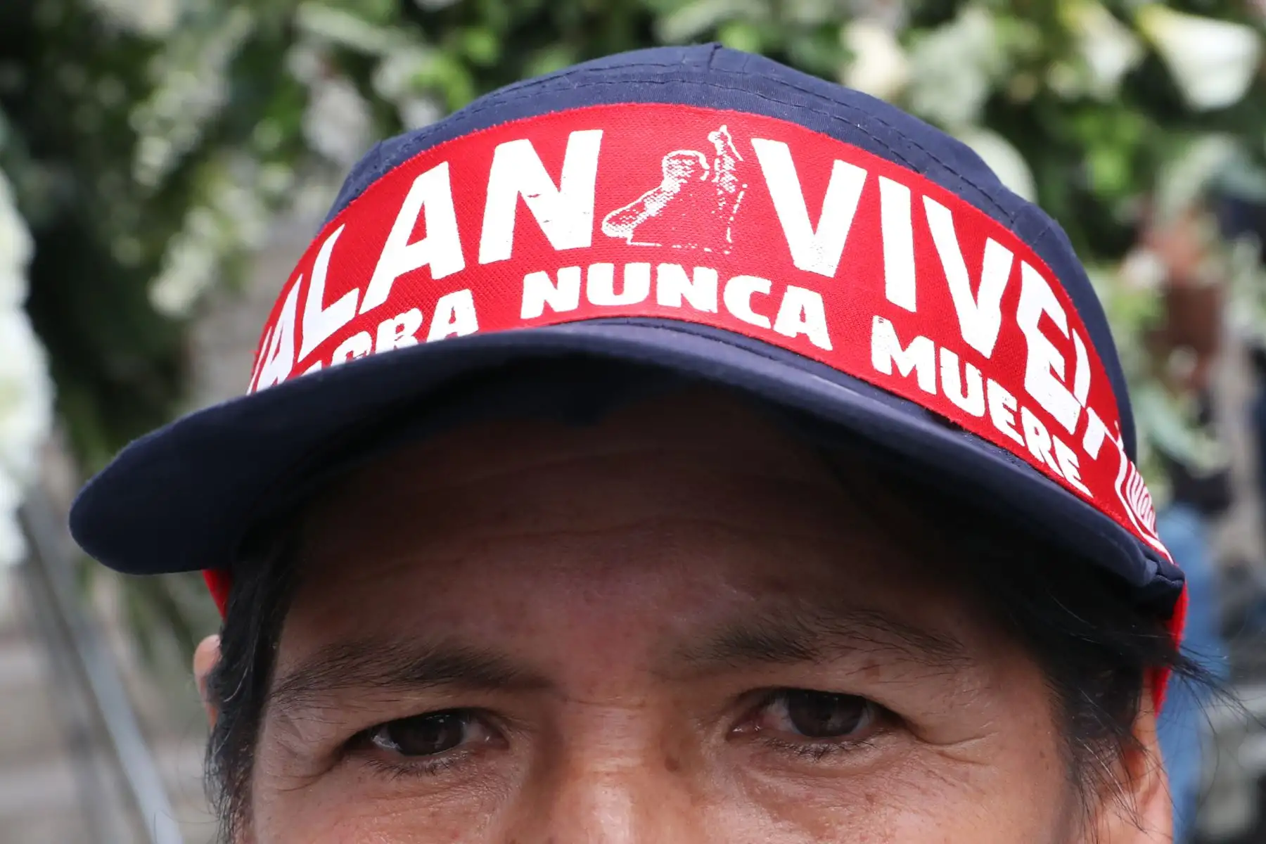 Militantes apristas acompañan los restos de Alan Garcia enla Casa del Pueblo. Foto: ANDINA/Melina Mejía