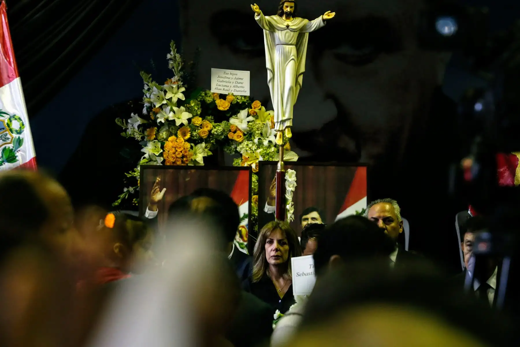 Continúan las exequias fúnebres del expresidente Alan García en la "Casa del Pueblo".

Foto:ANDINA Nathalie Sayago