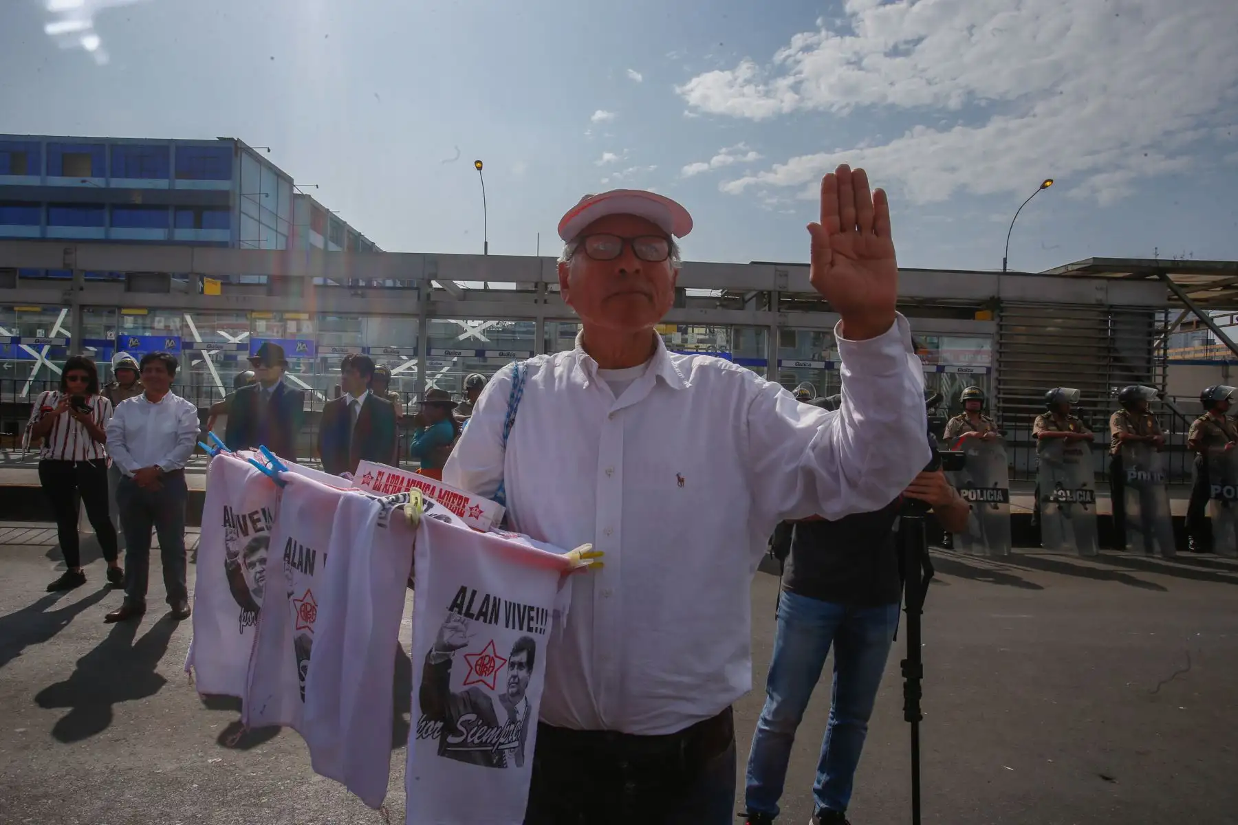 Continúan las exequias fúnebres del expresidente Alan García en la "Casa del Pueblo". 

Foto:ANDINA Nathalie Sayago