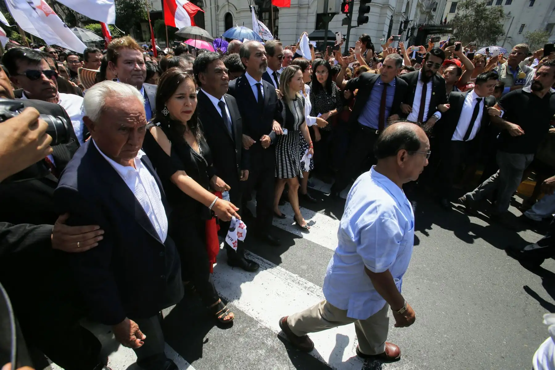 Restos del expresidente Alan García son trasladados al cementerio de Huachipa.

Foto: ANDINA: Nathalie Sayago.