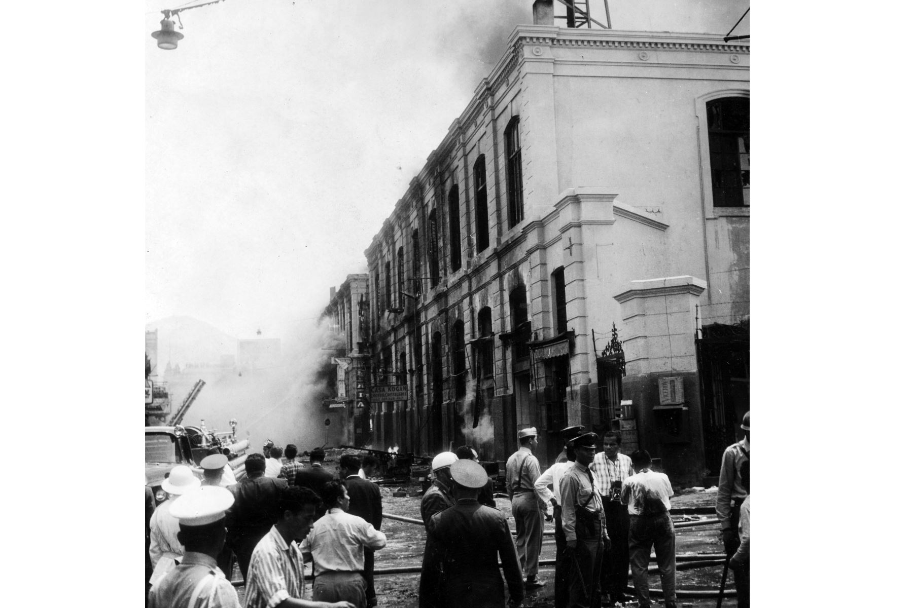 Lima - 29 febrero 1964 / Incendio del Mercado Central de Lima.