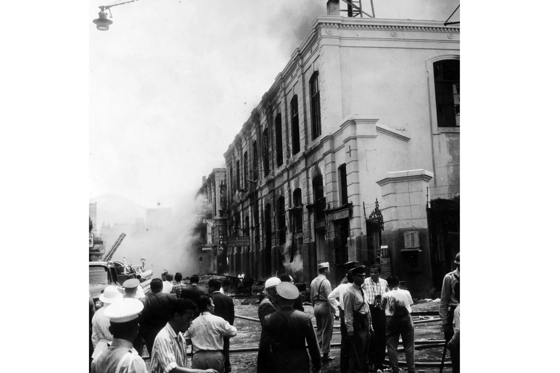 Lima - 29 febrero 1964 / Incendio del Mercado Central de Lima.