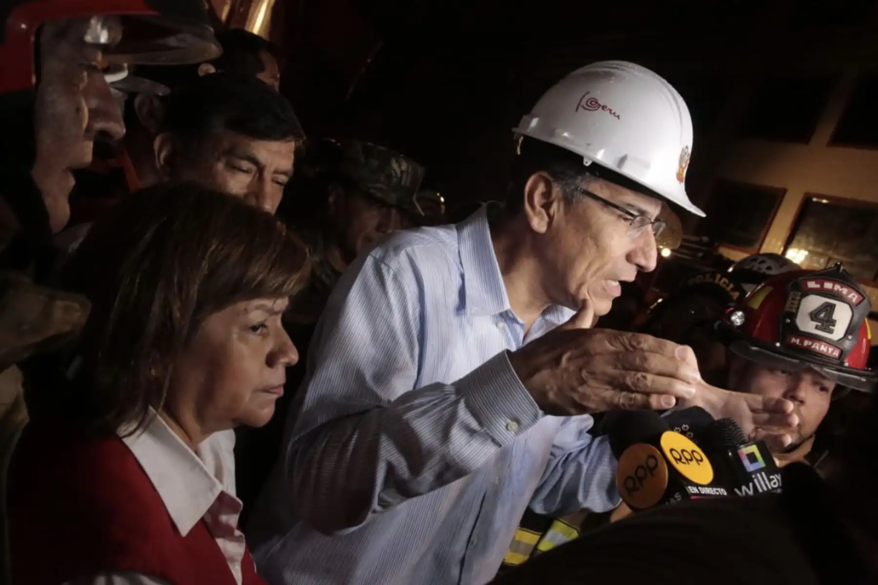 Mesa Redonda: Presidente Vizcarra supervisa acciones en zona de incendio. Foto: ANDINA/MINSA