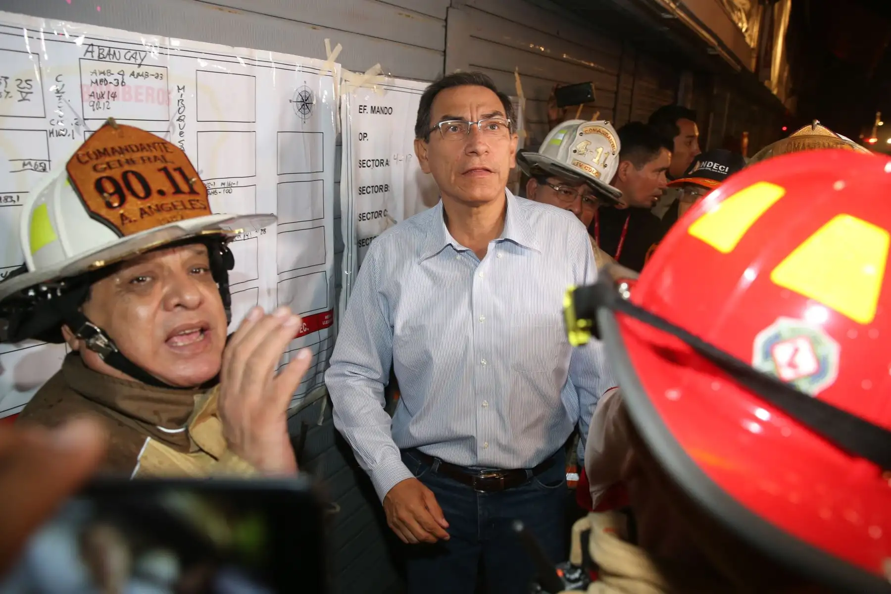 Mesa Redonda: Presidente Vizcarra supervisa acciones en zona de incendio. Foto: ANDINA/Jhony Laurente