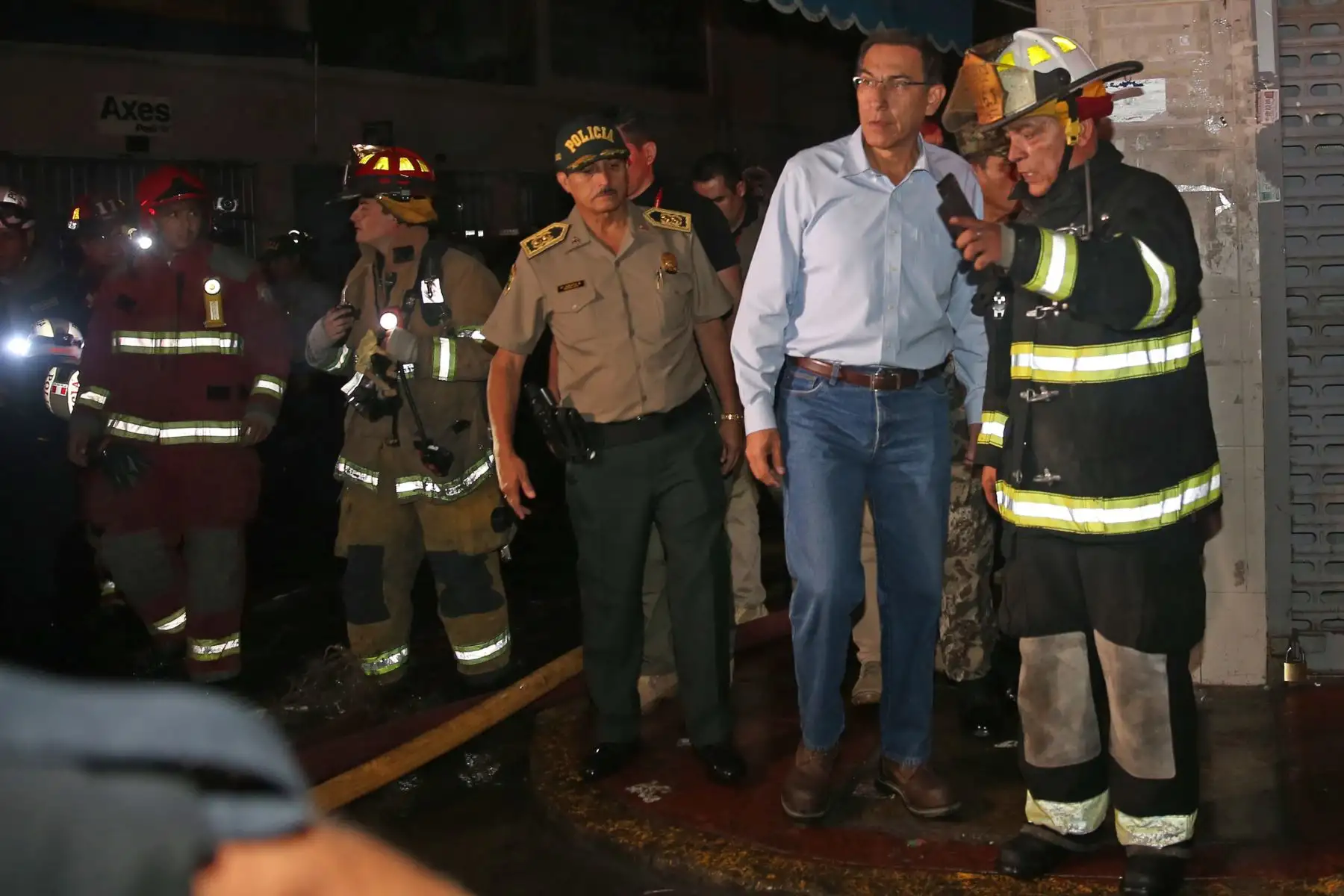 Mesa Redonda: Presidente Vizcarra supervisa acciones en zona de incendio. Foto: ANDINA/Jhony Laurente
