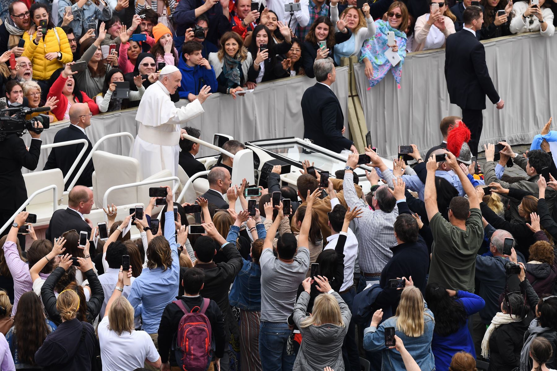 Papa Francisco celebra misa en Vaticano.Los cristianos de todo el mundo están celebrando la Semana Santa, conmemorando la crucifixión de Jesucristo, que lleva a su resurrección en la Pascua.
Foto: AFP