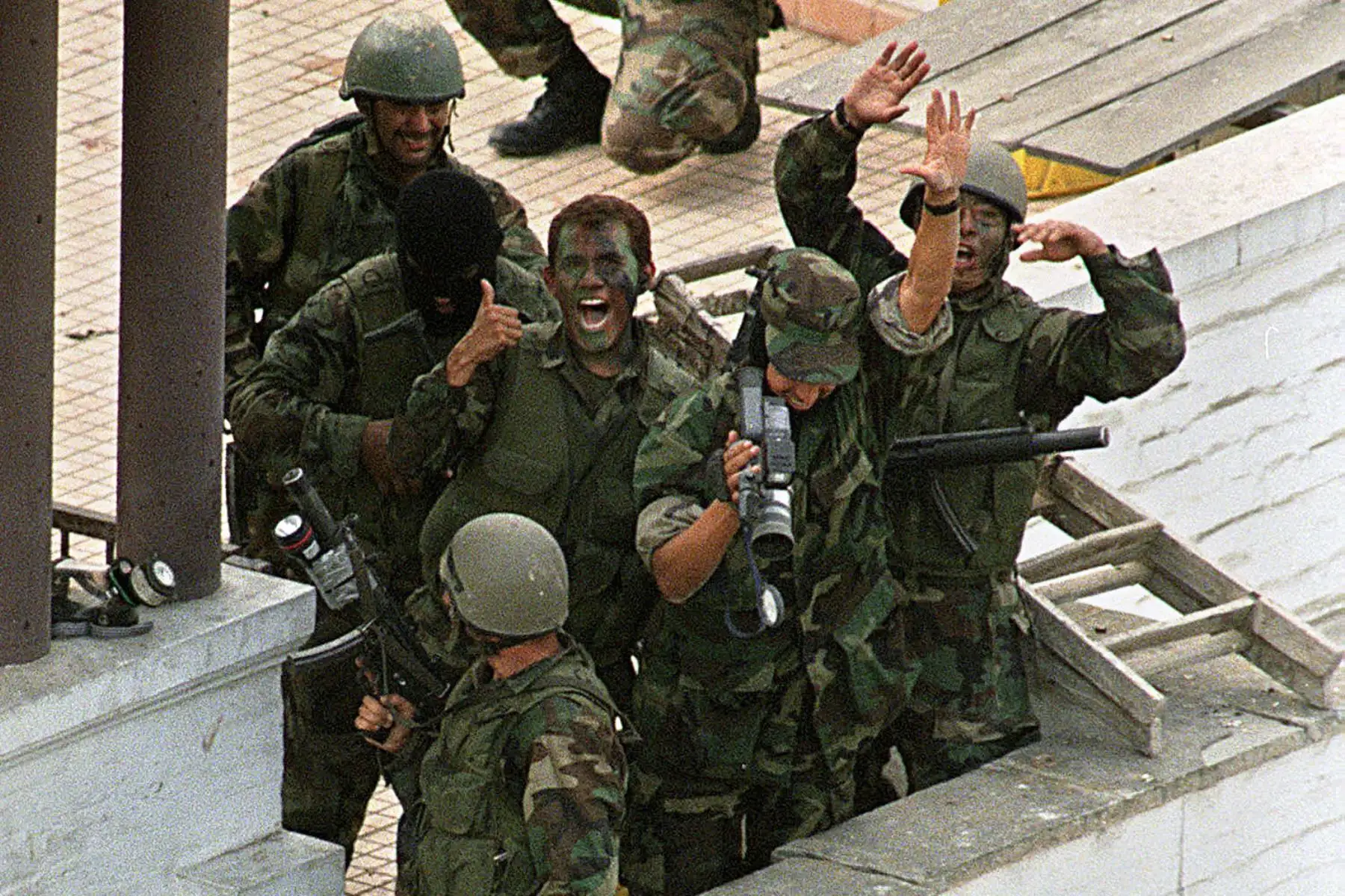 Operación Chavín de Huántar, la gesta militar que permitió el rescate de 72 rehenes.  Foto: AFP