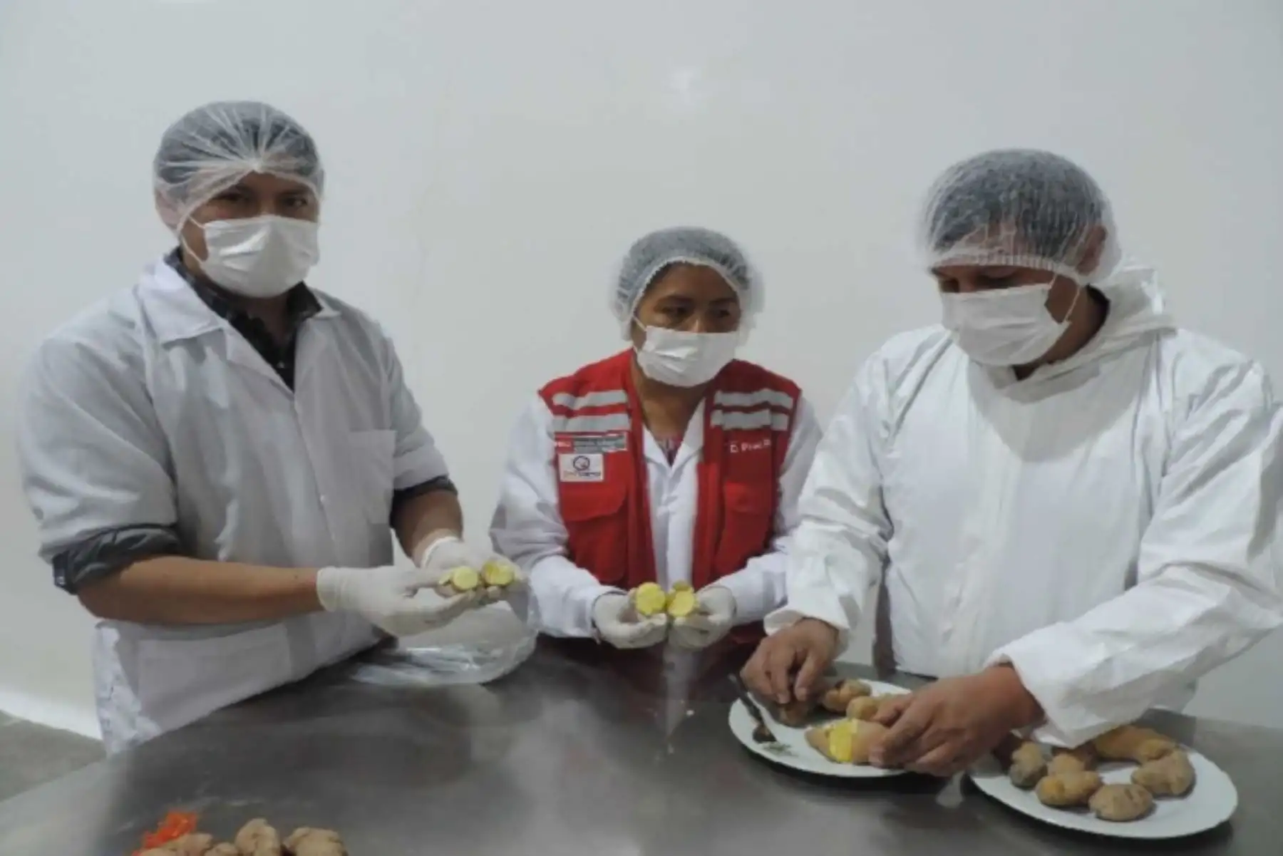 Especialistas del Programa Nacional de Alimentación Escolar Qali Warma en Junín verificaron la inocuidad en los almacenes de los proveedores que distribuirán papa nativa a 336 instituciones educativas focalizadas de las provincias de Huancayo, Tarma, Concepción y Yauli.
