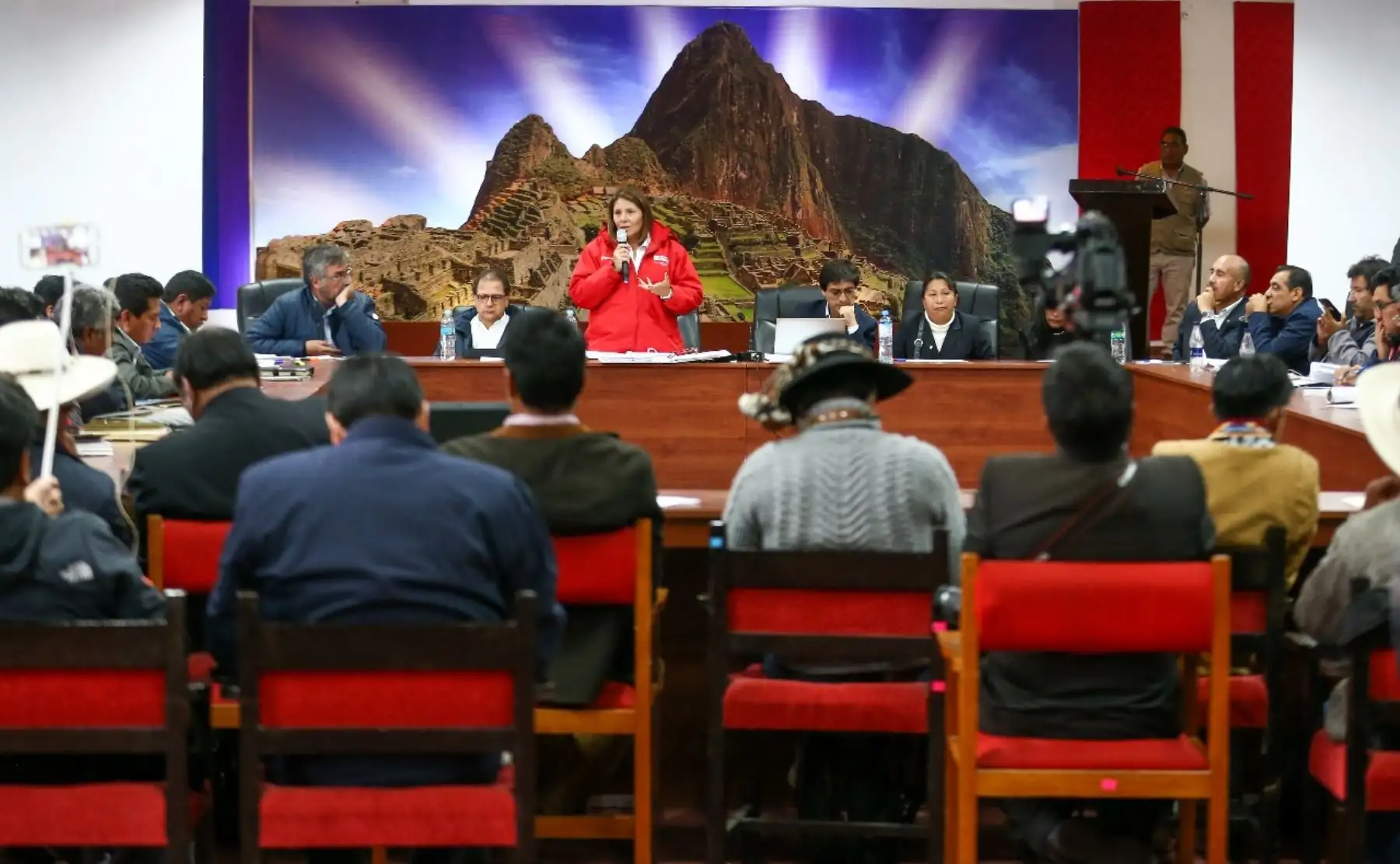 Titular del Midis, Paola Bustamente  presidió en Cusco reunión entre el Ejecutivo, autoridades y dirigentes comunales de la provincia de Chumbivilcas y representantes de la empresa minera Las Bambas.
Foto: ANDINA/MIDIS