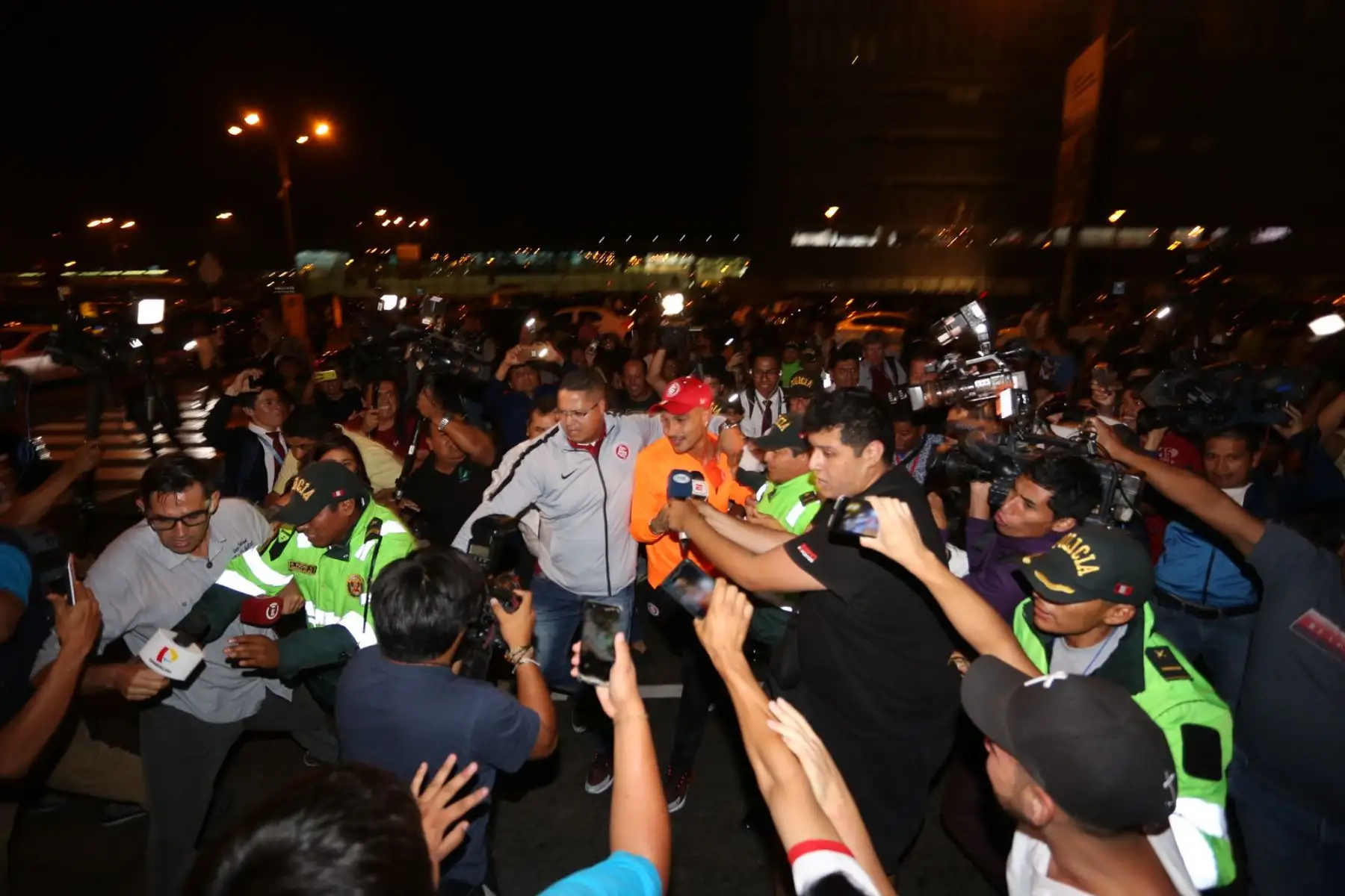 Paolo Guerrero arribó a Lima para enfrentar a Alianza. Foto: INTER