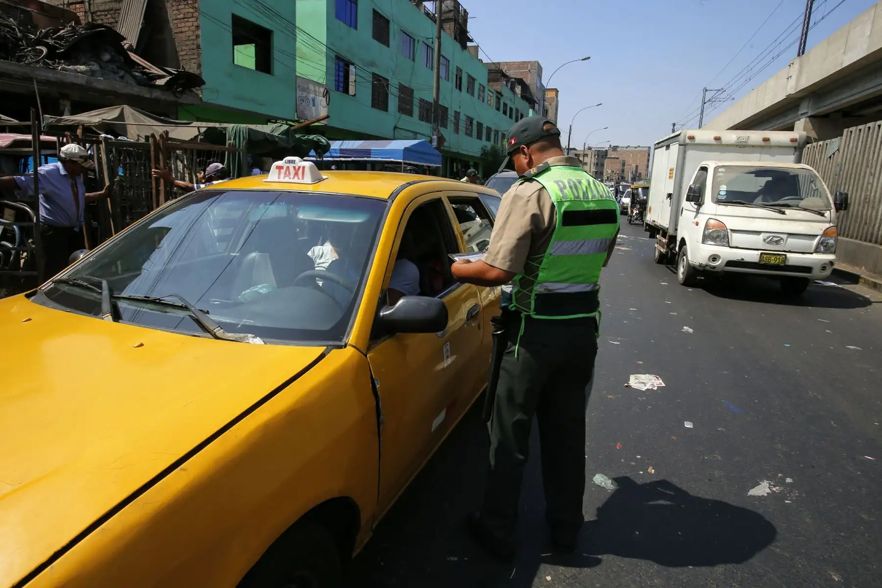 Comisaria de Apolo encabeza operativo en la cachina de la Av. Aviación del Distrito de la Victoria. Foto: ANDINA/Nathalie Sayago