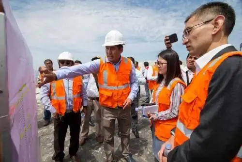 Con miras a realizar una futura inversión de hasta 2,000 millones de dólares, representantes de la transnacional China Comunications Construction Company Ltd visitaron las instalaciones del terminal portuario de Chimbote, en la región Áncash, en el marco de una concesión de este lugar.